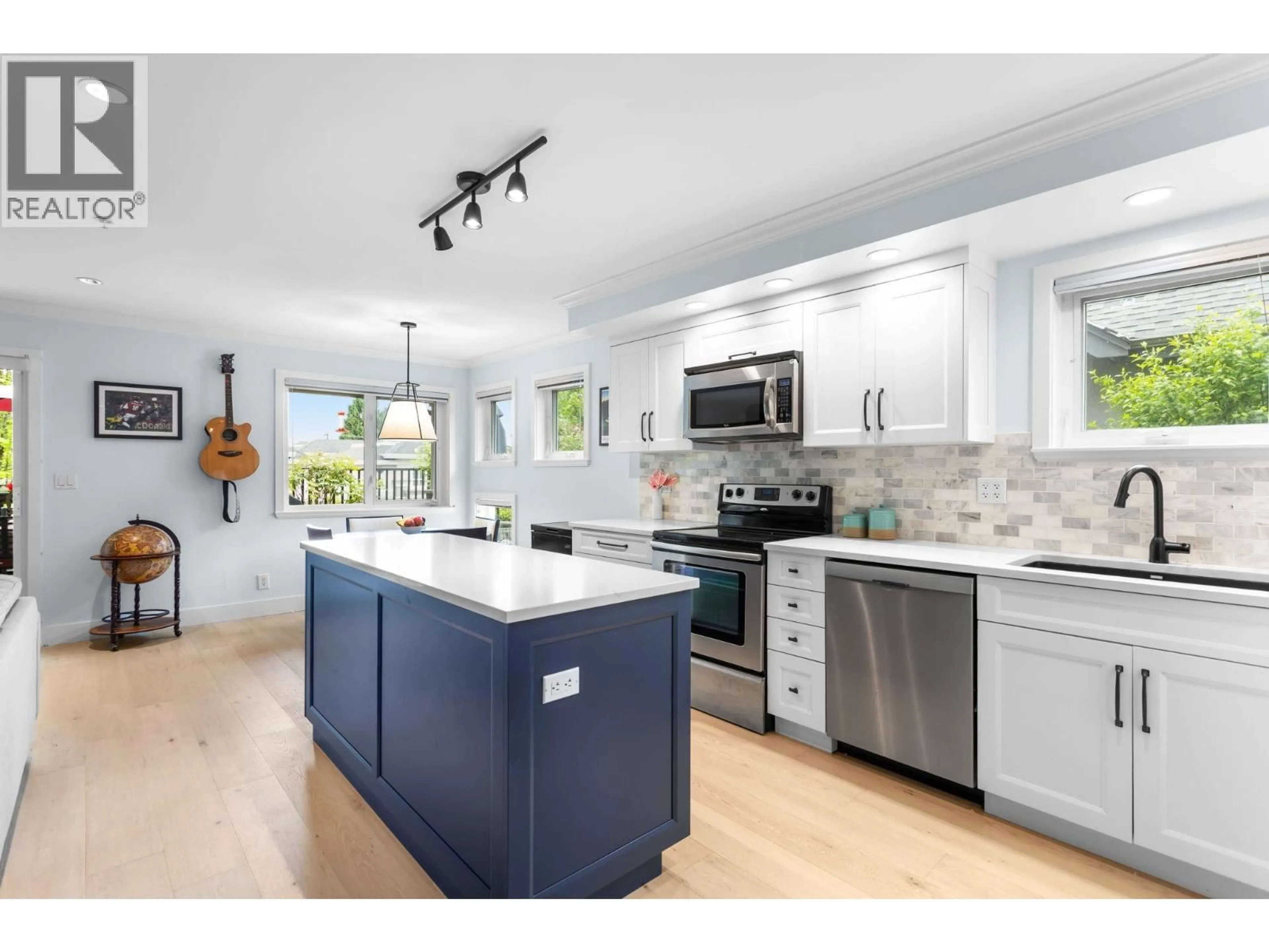 Open concept kitchen, unknown for 1121 ST. ANDREWS AVENUE, North Vancouver British Columbia V7L0A6