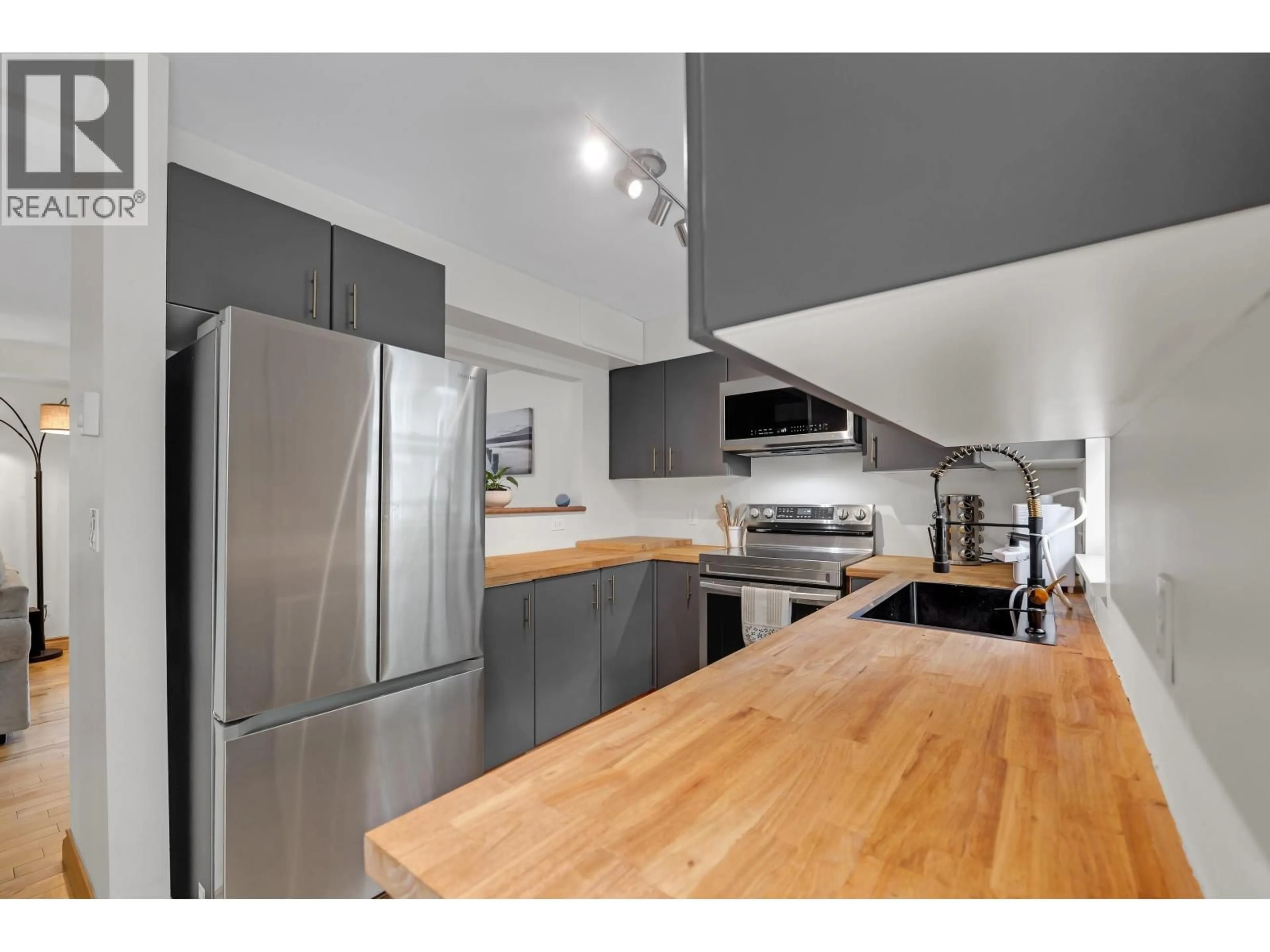 Open concept kitchen, wood/laminate floor for 21 - 1400 PARK STREET, Pemberton British Columbia V0N2L1
