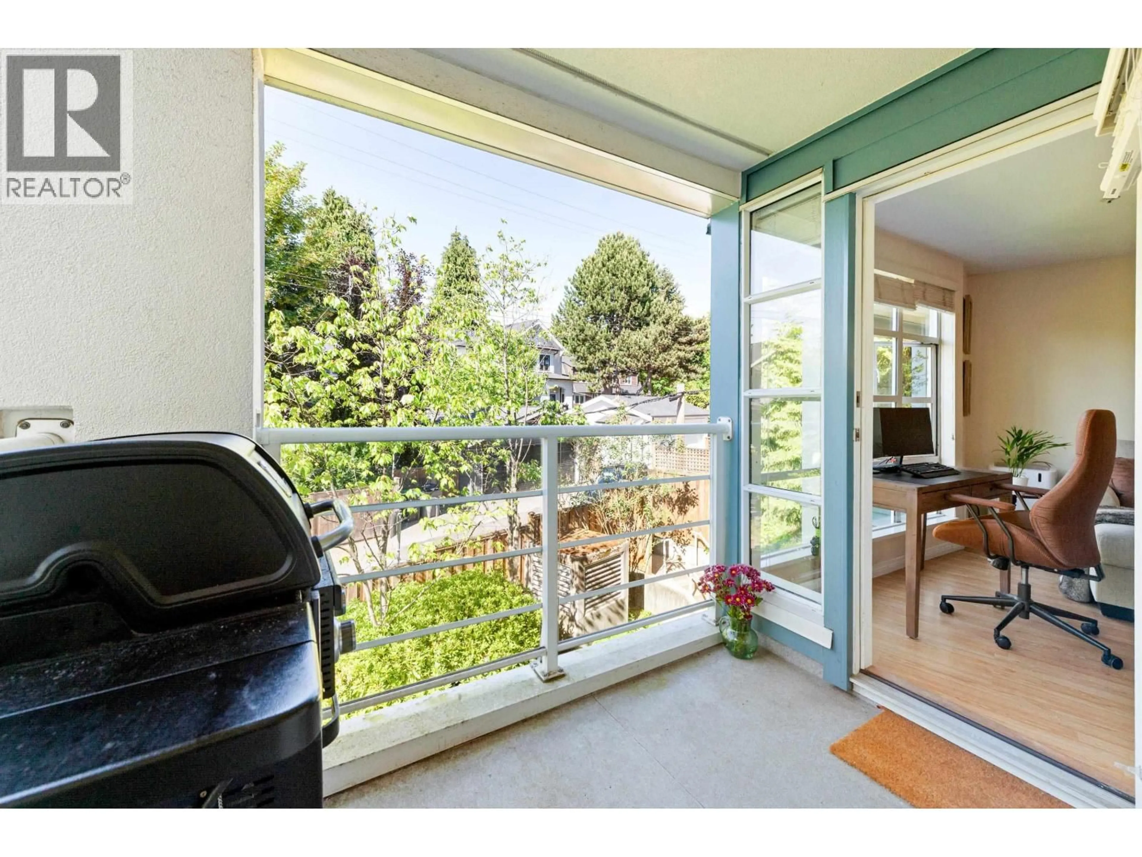 Balcony in the apartment, water/lake/river/ocean view for 304 - 2525 4TH AVENUE, Vancouver British Columbia V6K1P5