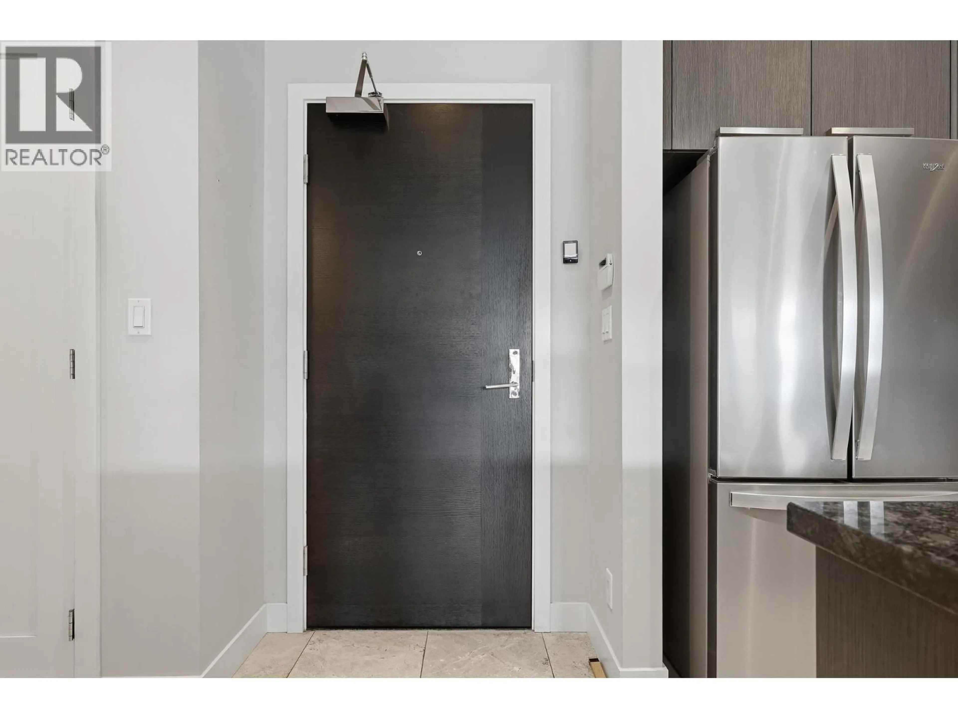 Indoor entryway for 305 - 4570 HASTINGS STREET, Burnaby British Columbia V5C0E8