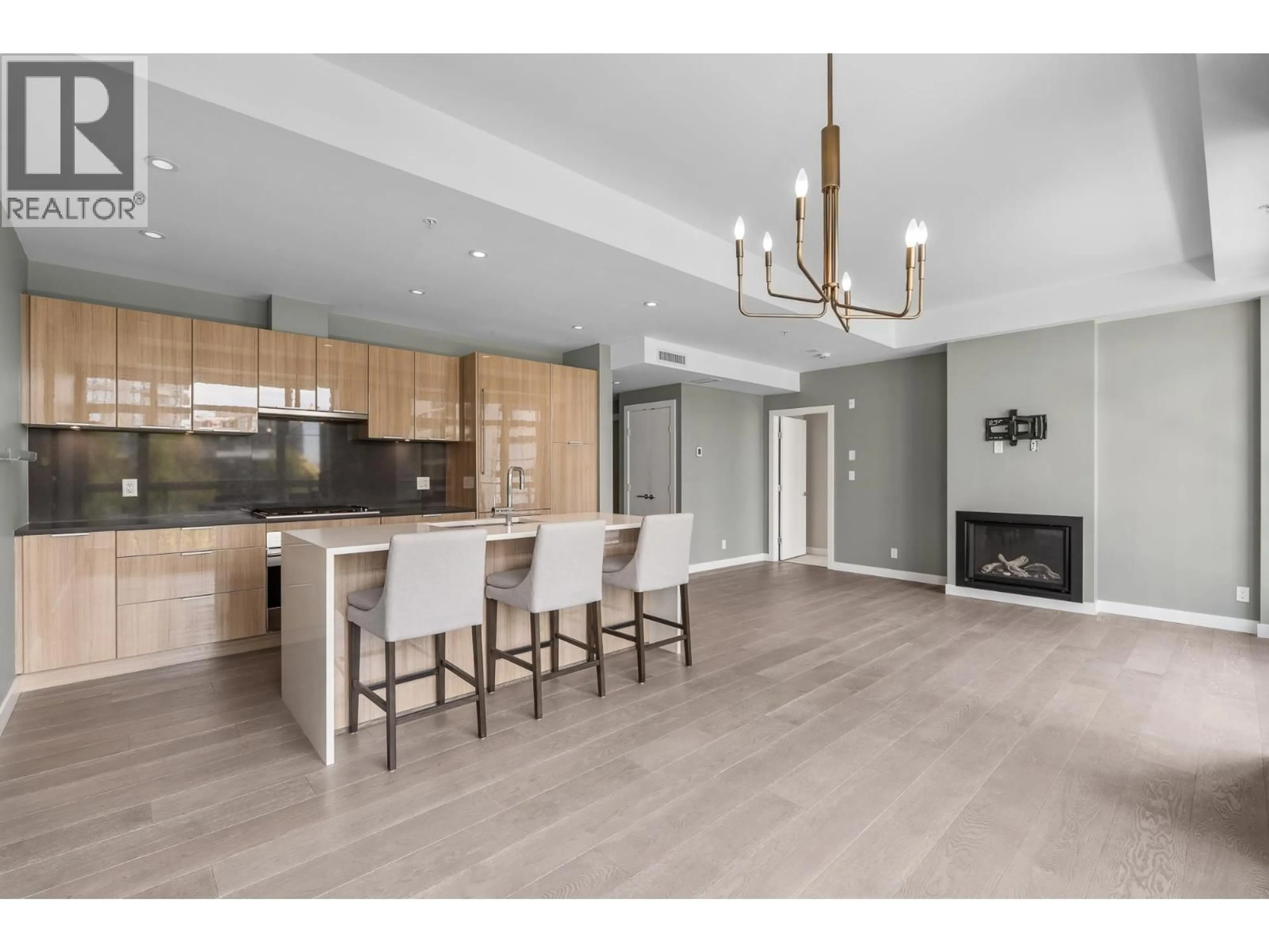 Open concept kitchen, wood/laminate floor for 411 - 105 2ND STREET, North Vancouver British Columbia V7M0E3