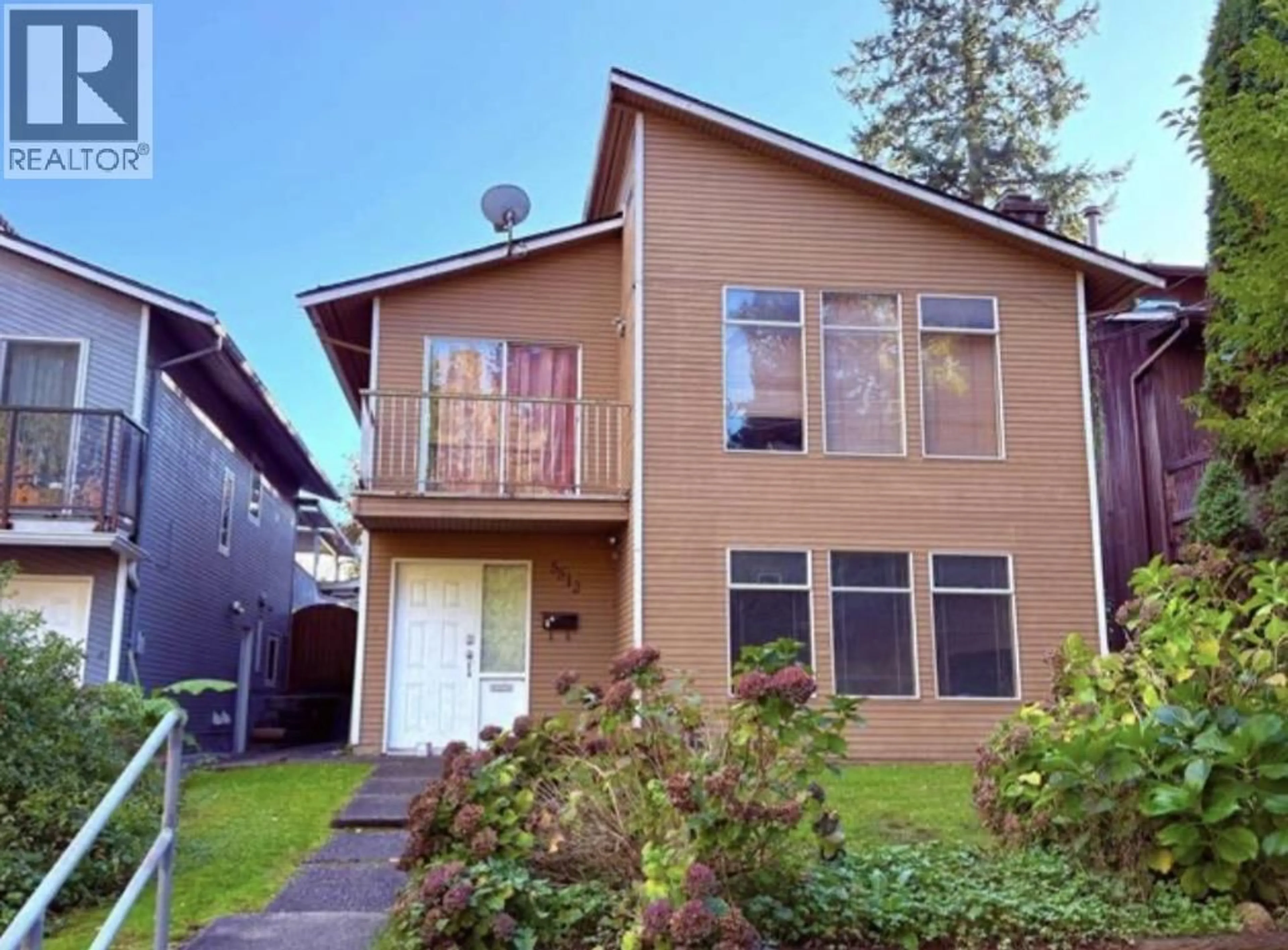 Home with vinyl exterior material, street for 5512 DOMINION STREET, Burnaby British Columbia V5G1E2