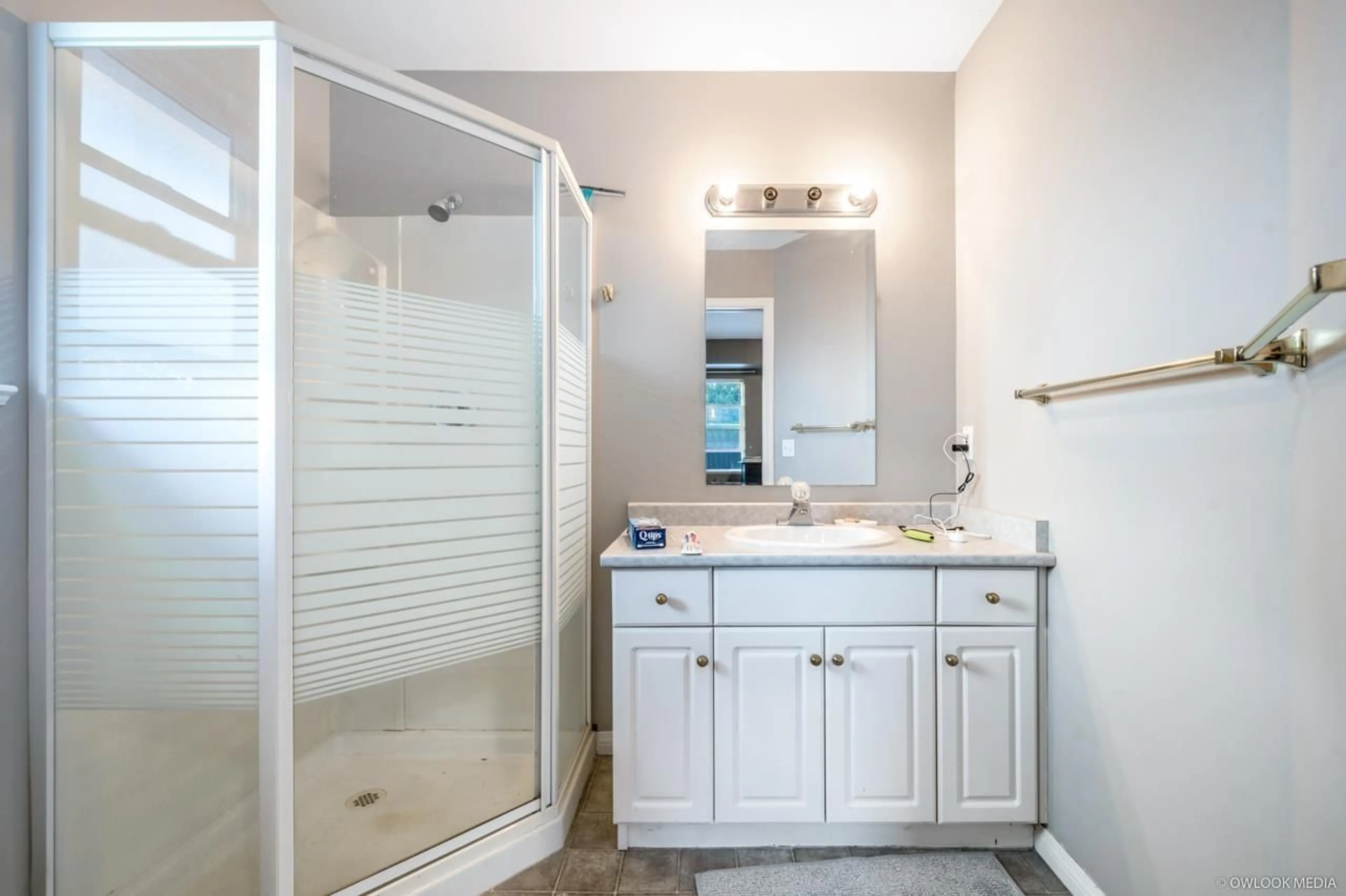 Standard bathroom, ceramic/tile floor for 35026 EXBURY AVENUE, Abbotsford British Columbia V2S6X6