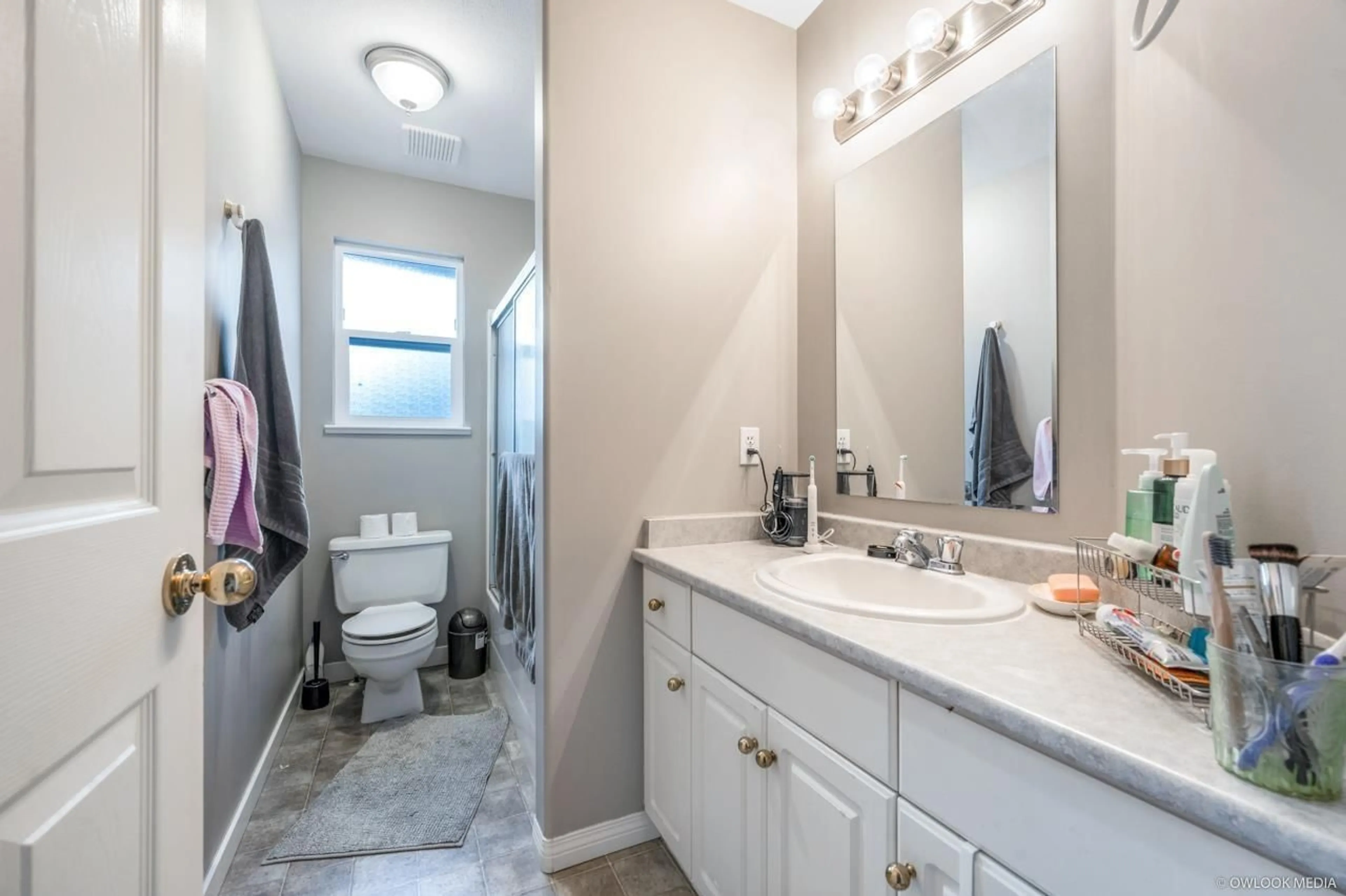 Standard bathroom, ceramic/tile floor for 35026 EXBURY AVENUE, Abbotsford British Columbia V2S6X6