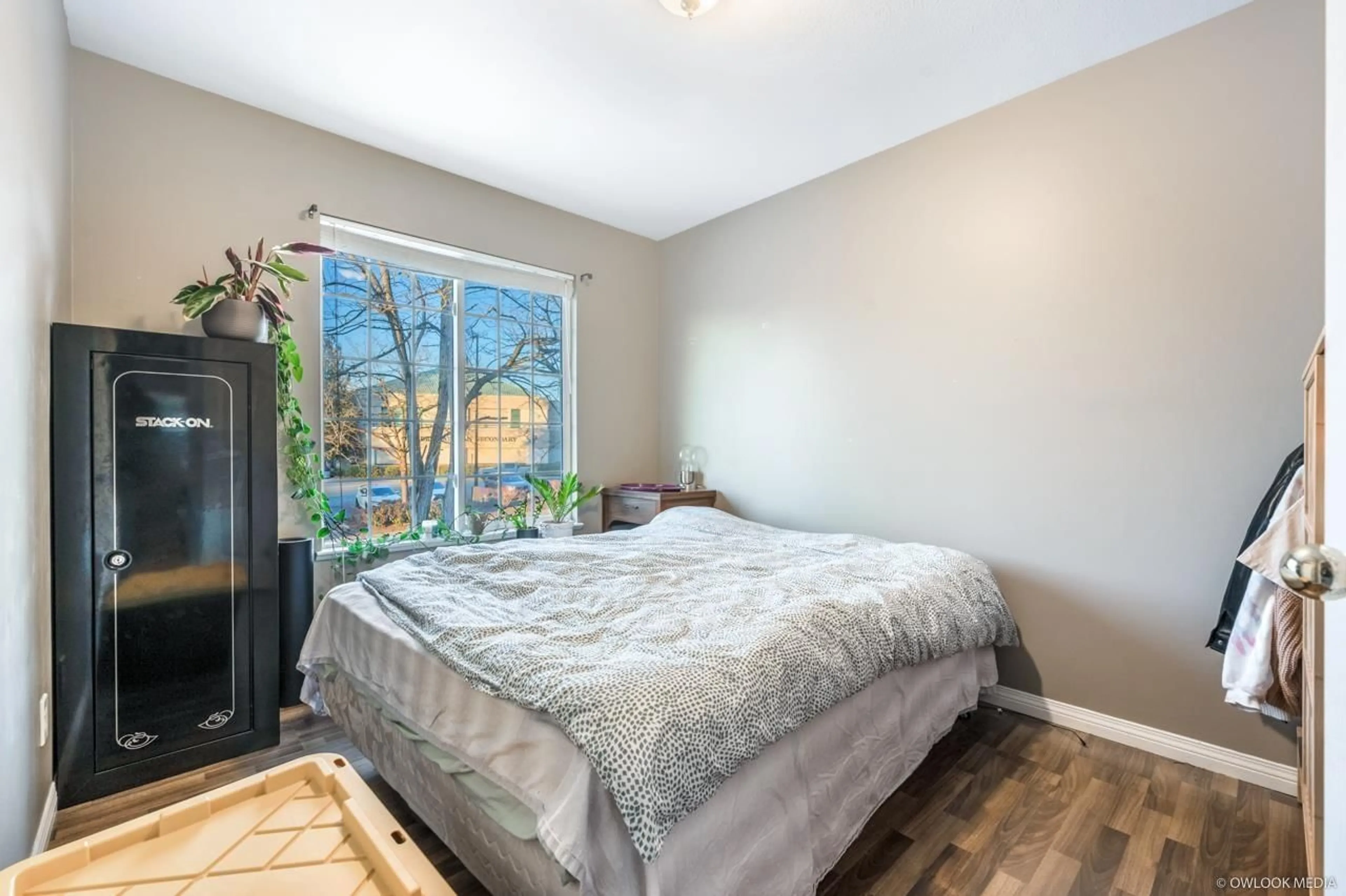 Bedroom with bed, wood/laminate floor for 35026 EXBURY AVENUE, Abbotsford British Columbia V2S6X6