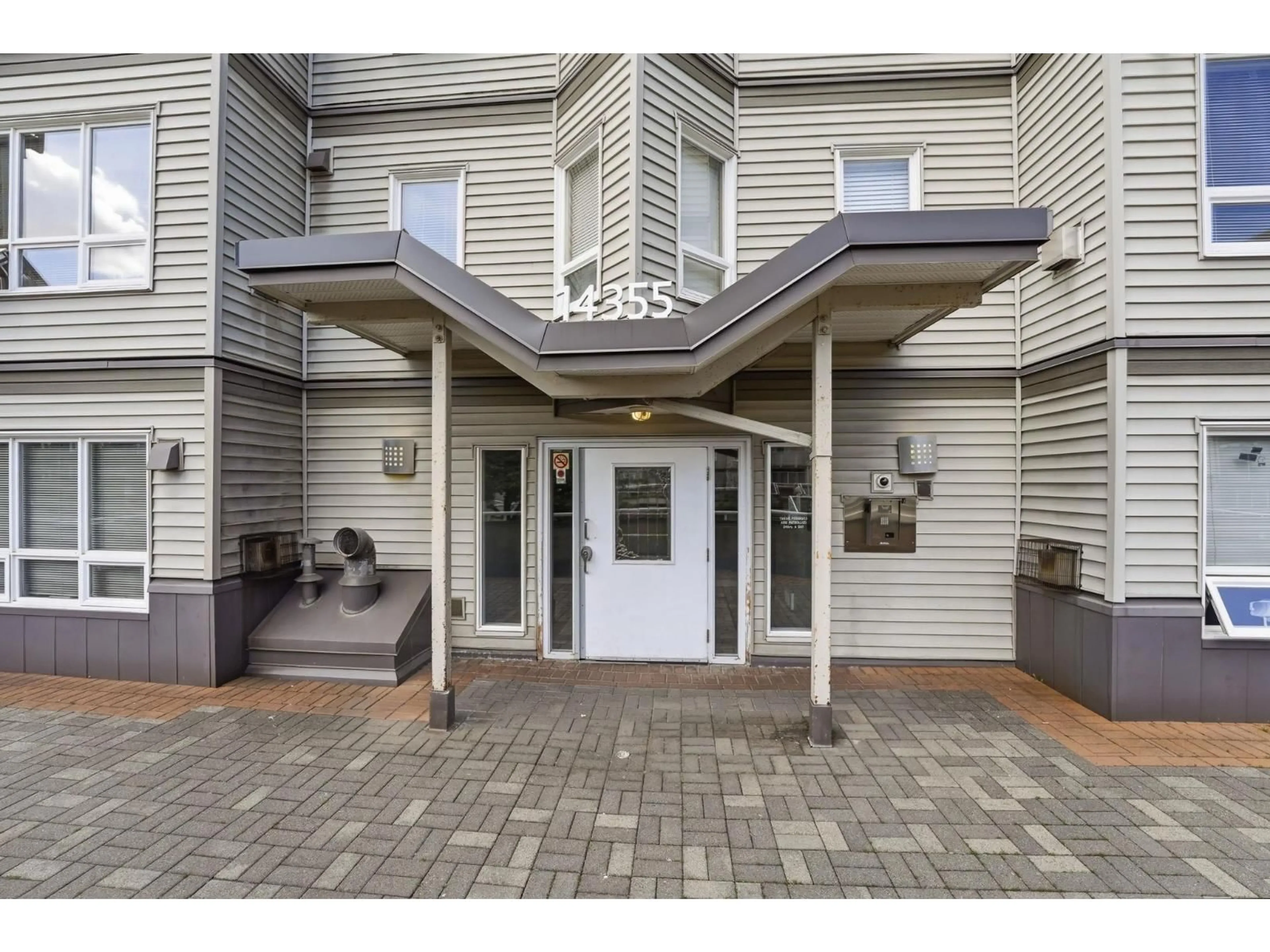 Indoor entryway for 105 - 14355 103 AVENUE, Burnaby British Columbia V3T5V5