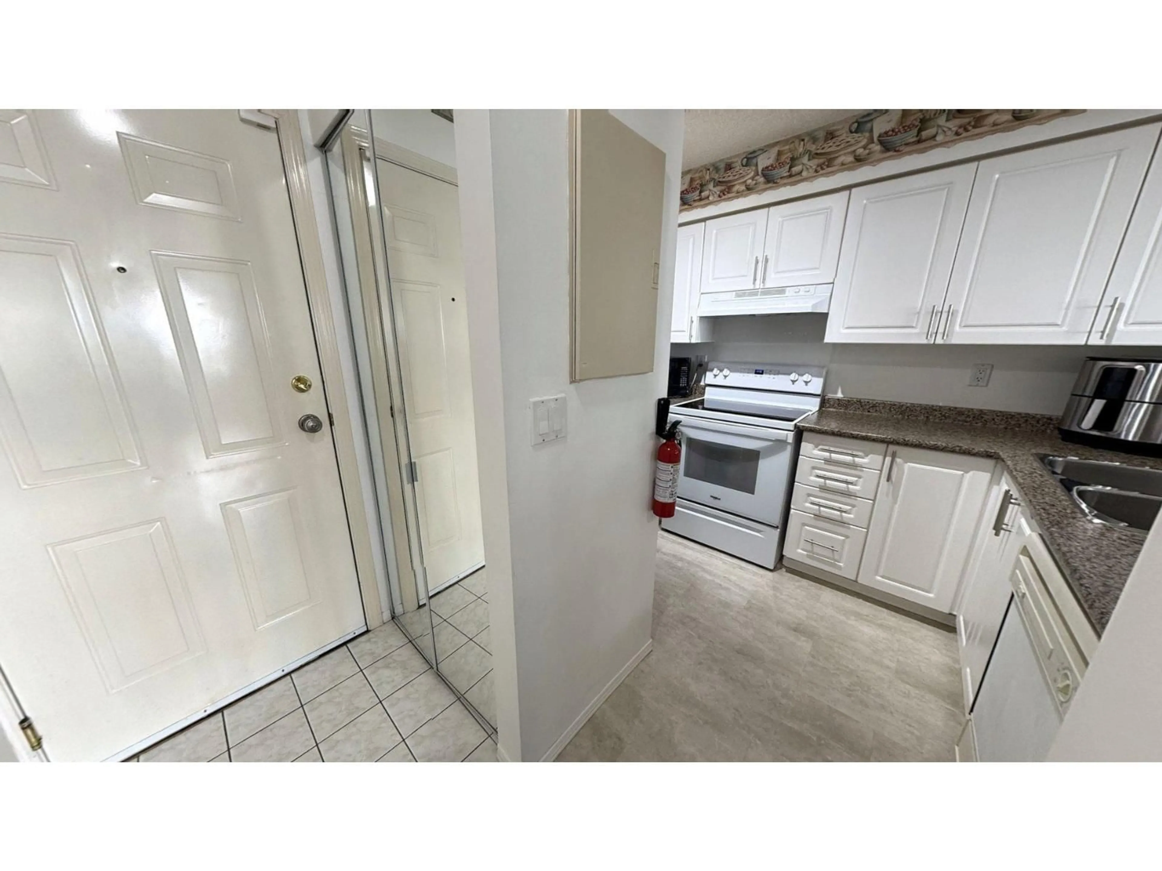 Standard kitchen, unknown for 105 - 14355 103 AVENUE, Burnaby British Columbia V3T5V5