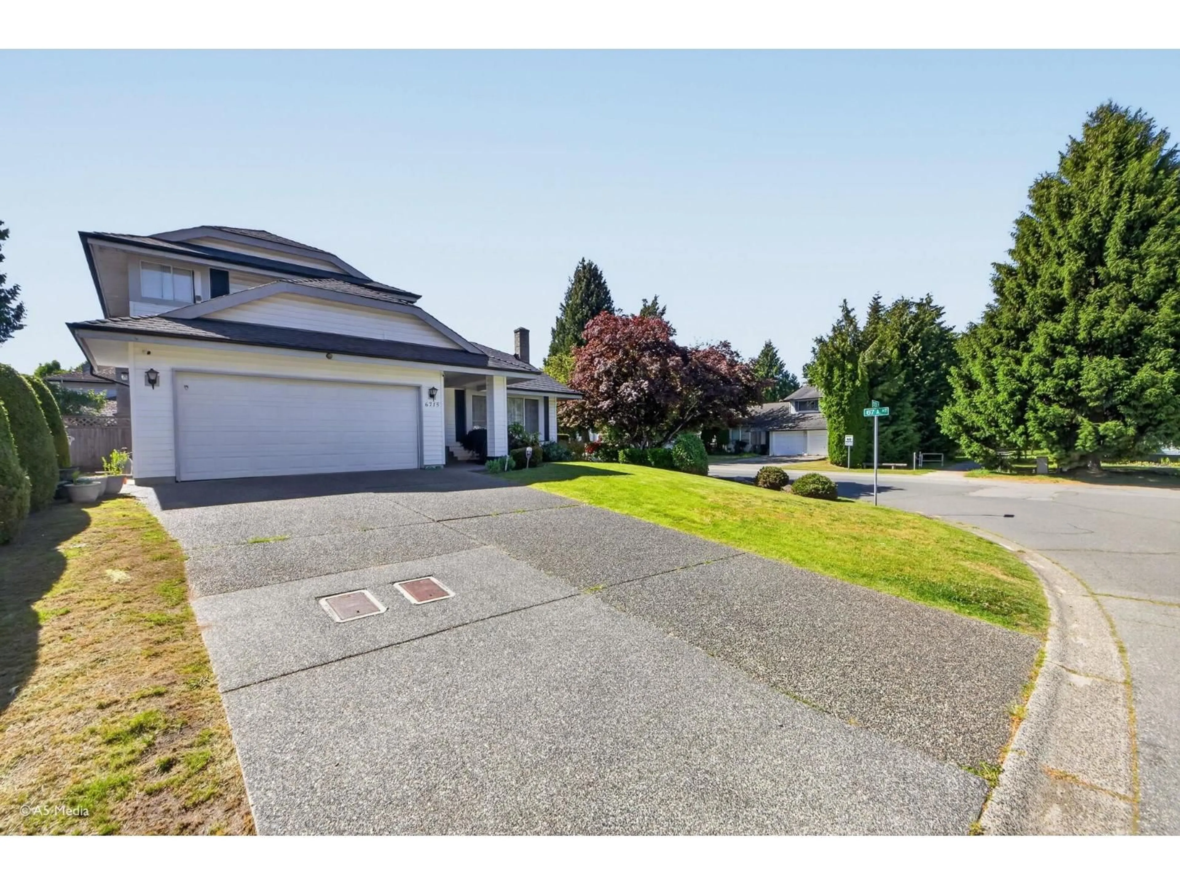 A pic from outside/outdoor area/front of a property/back of a property/a pic from drone, street for 6715 128B STREET, Surrey British Columbia V3W9X7
