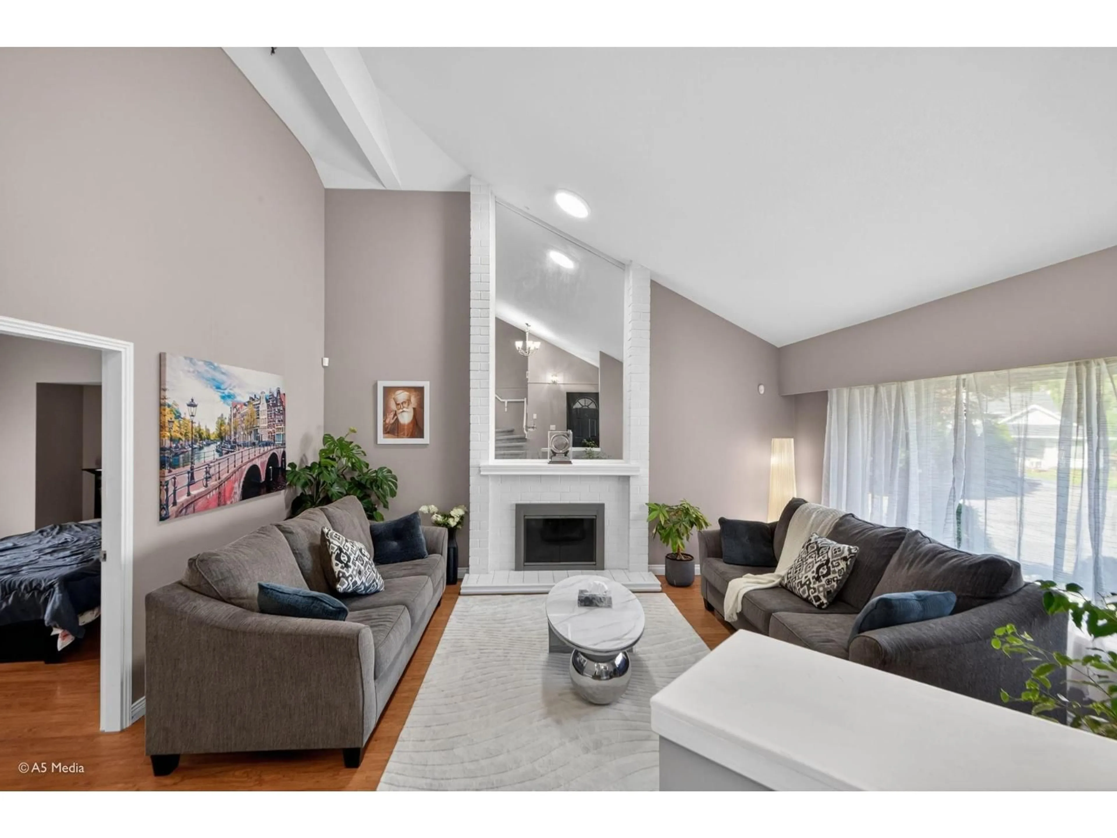 Living room with furniture, unknown for 6715 128B STREET, Surrey British Columbia V3W9X7