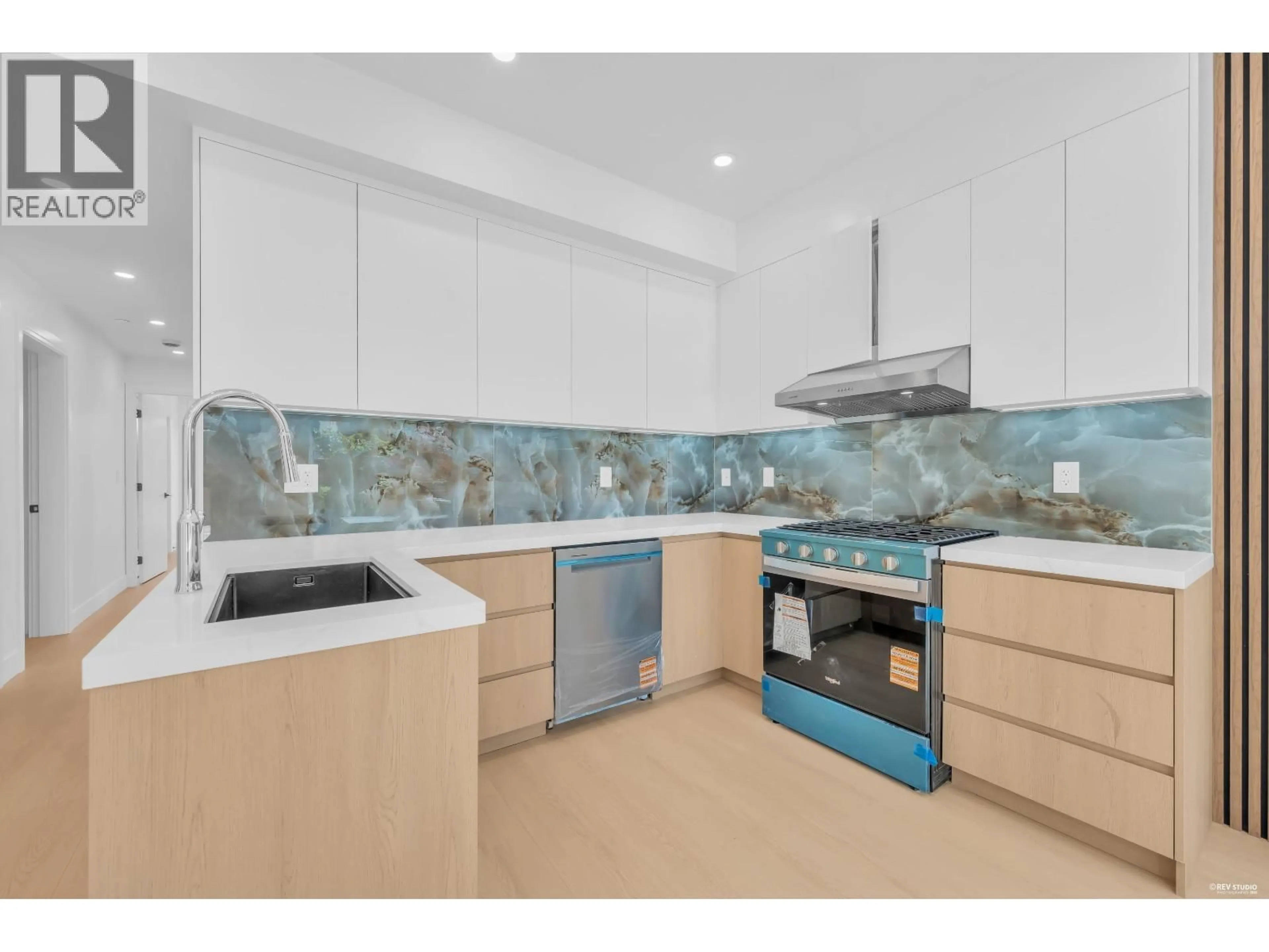 Unknown for 1 - 2893 ETON STREET, Vancouver British Columbia V5K1K4
