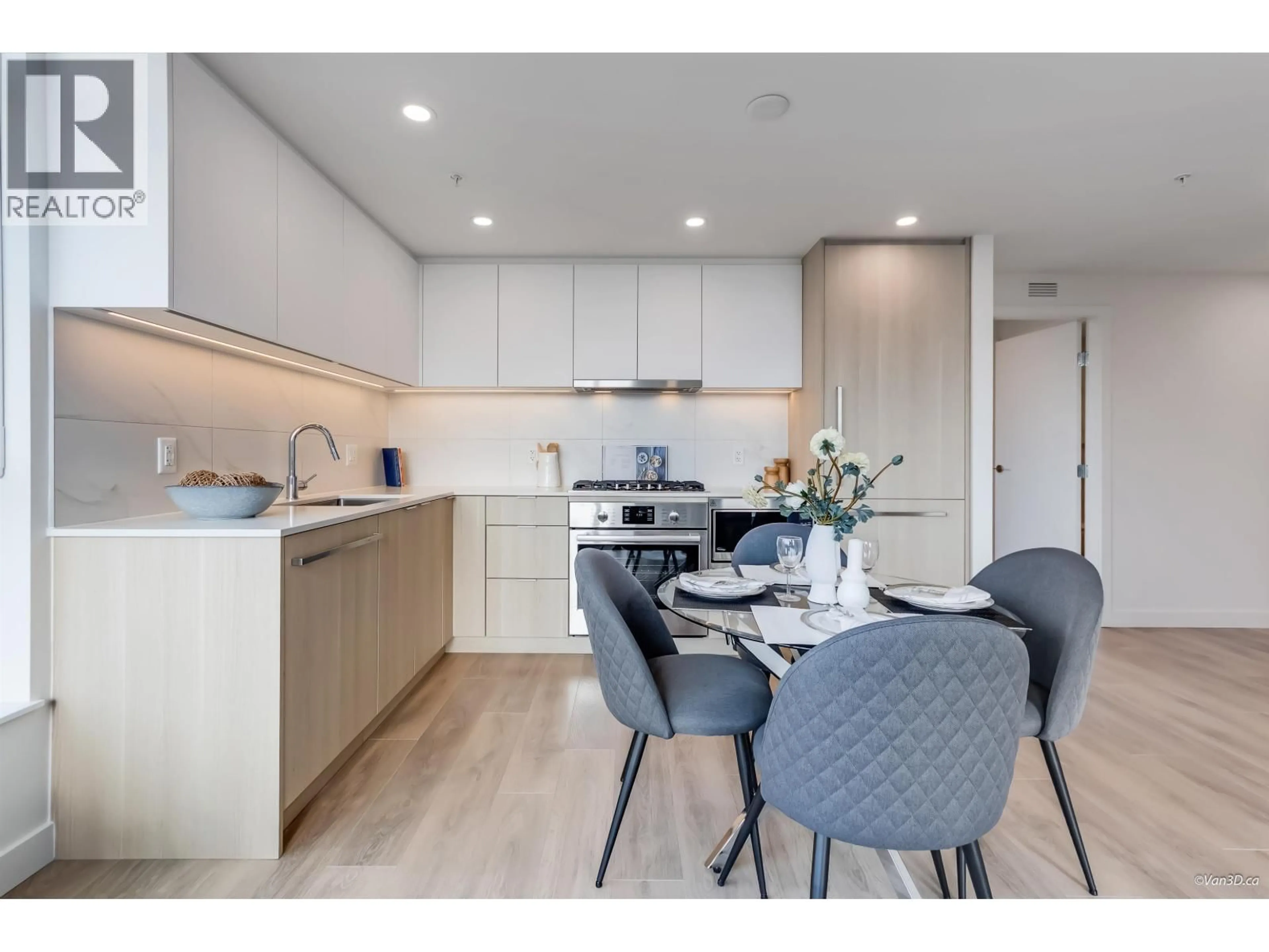 Open concept kitchen, wood/laminate floor for 809 - 318 ALDERSON AVENUE, Coquitlam British Columbia V3K0J1