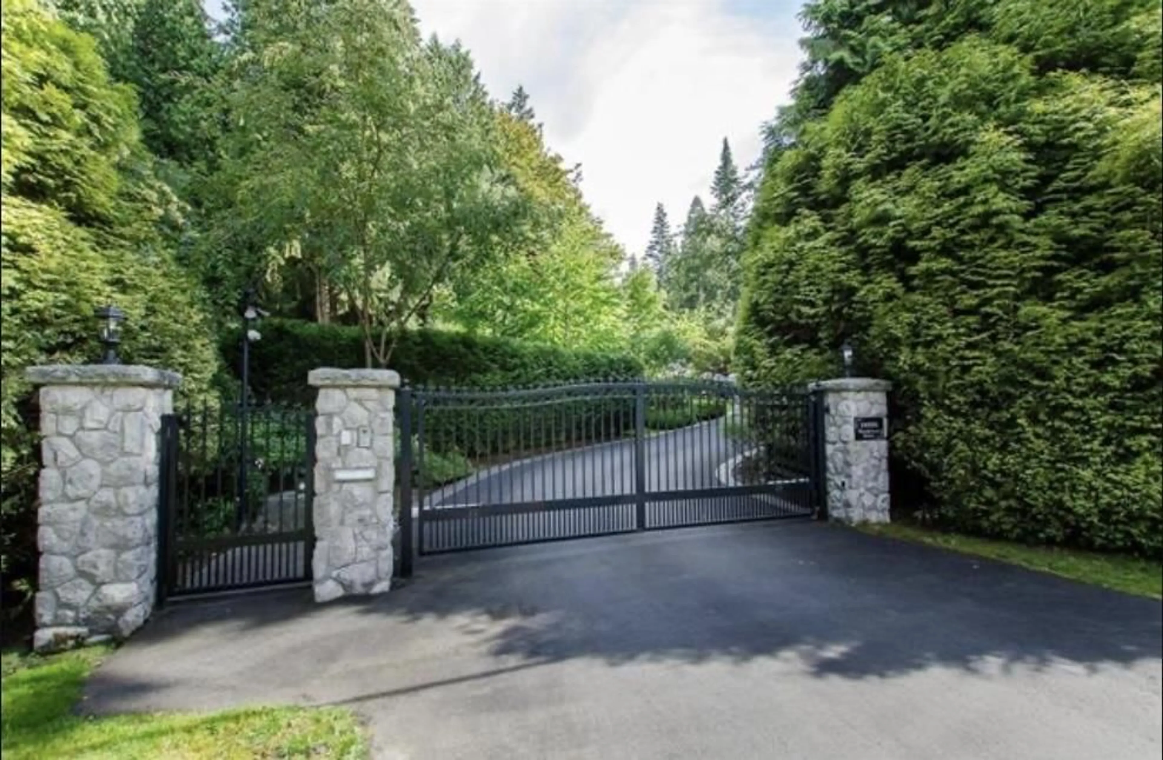 Unknown for 13328 WOODCREST DRIVE, Surrey British Columbia V4P1W5