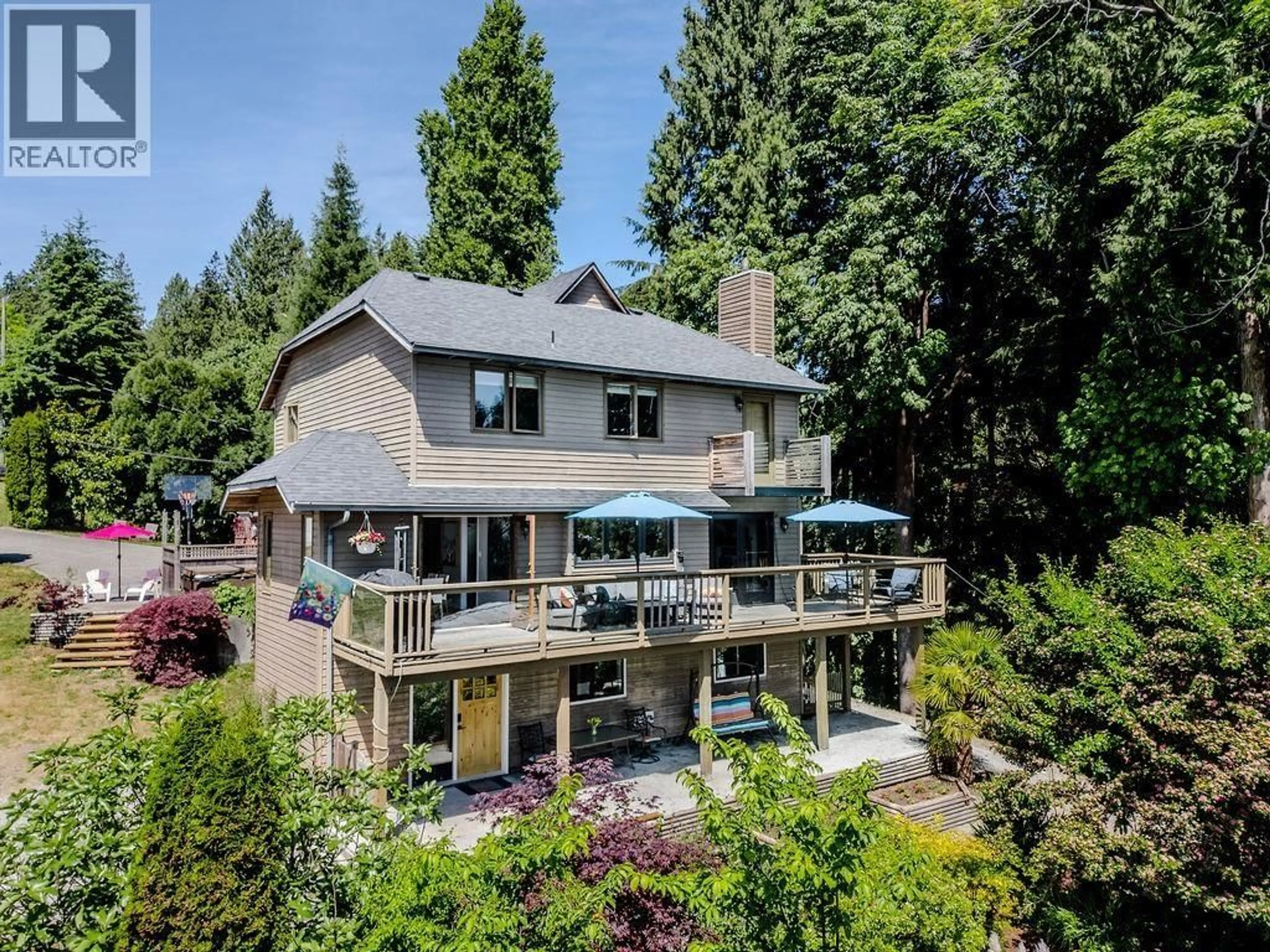 A pic from outside/outdoor area/front of a property/back of a property/a pic from drone, unknown for 5454 WAKEFIELD ROAD, Sechelt British Columbia V0N3A8