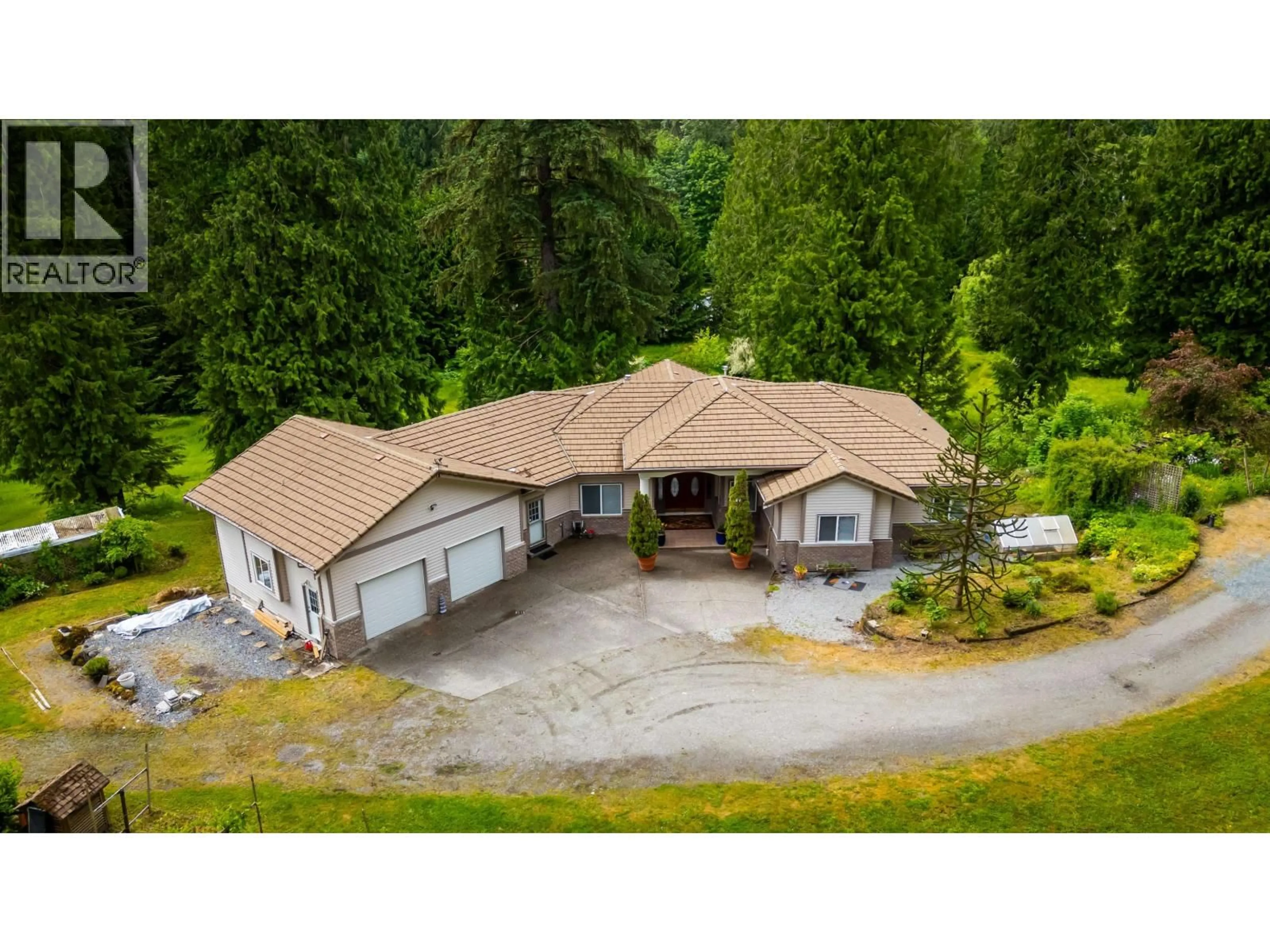 A pic from outside/outdoor area/front of a property/back of a property/a pic from drone, unknown for 26350 TRETHEWEY CRESCENT, Maple Ridge British Columbia V2W1A5