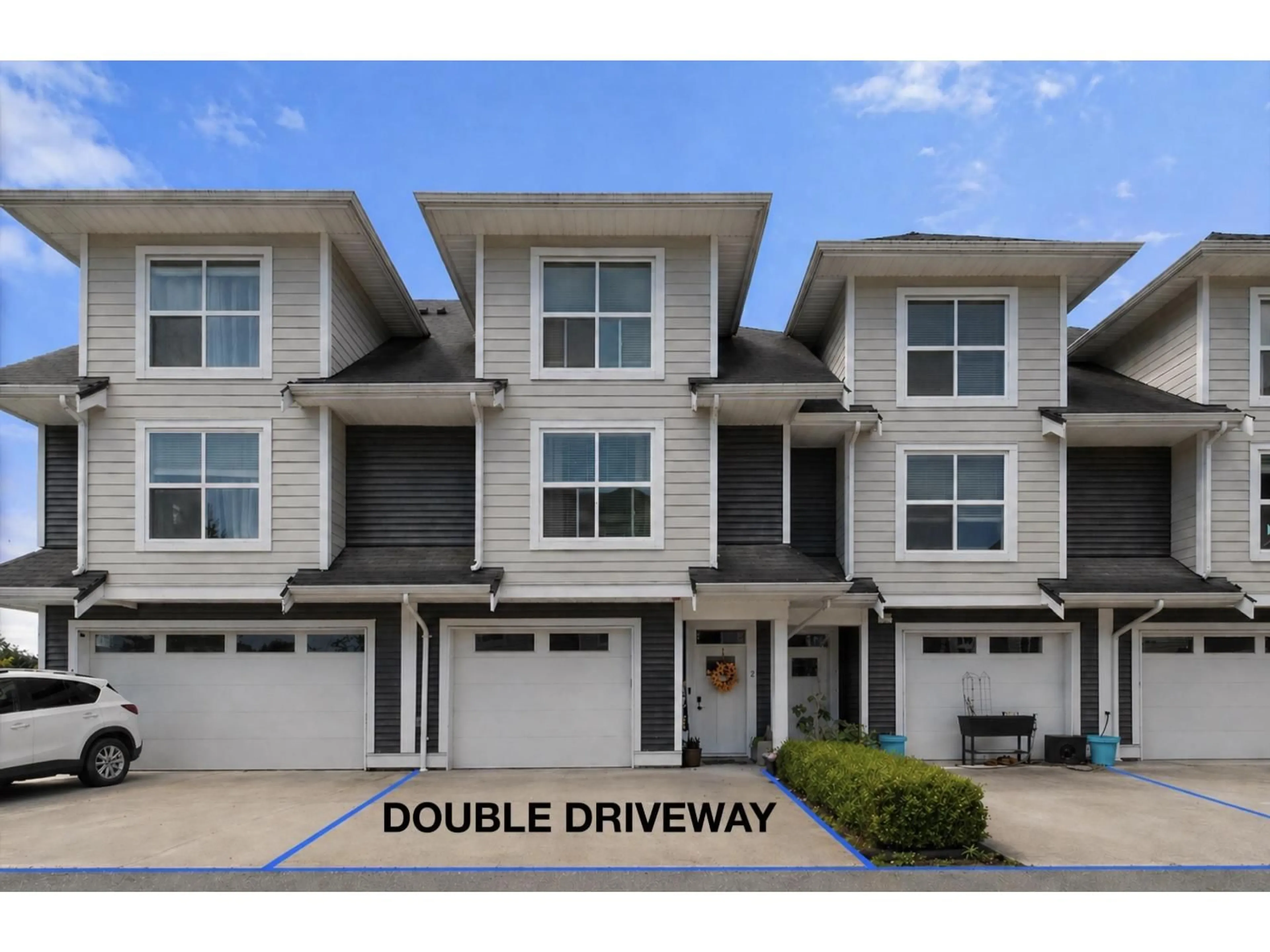 Home with vinyl exterior material, street for 2 - 45395 SPADINA AVENUE, Chilliwack British Columbia V2P0H3