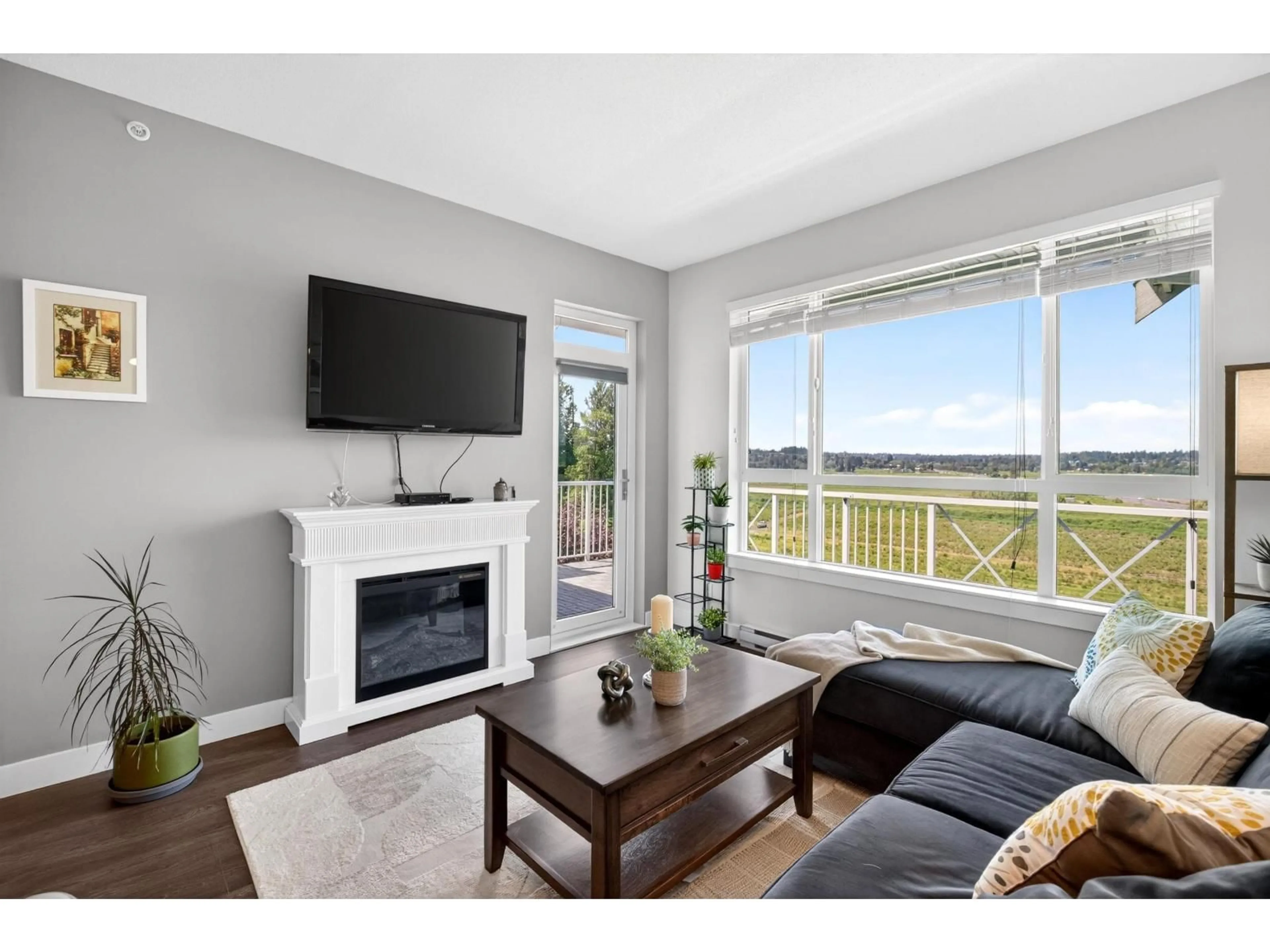 Living room with furniture, unknown for 406 - 16380 64 AVENUE, Surrey British Columbia V3S6X6