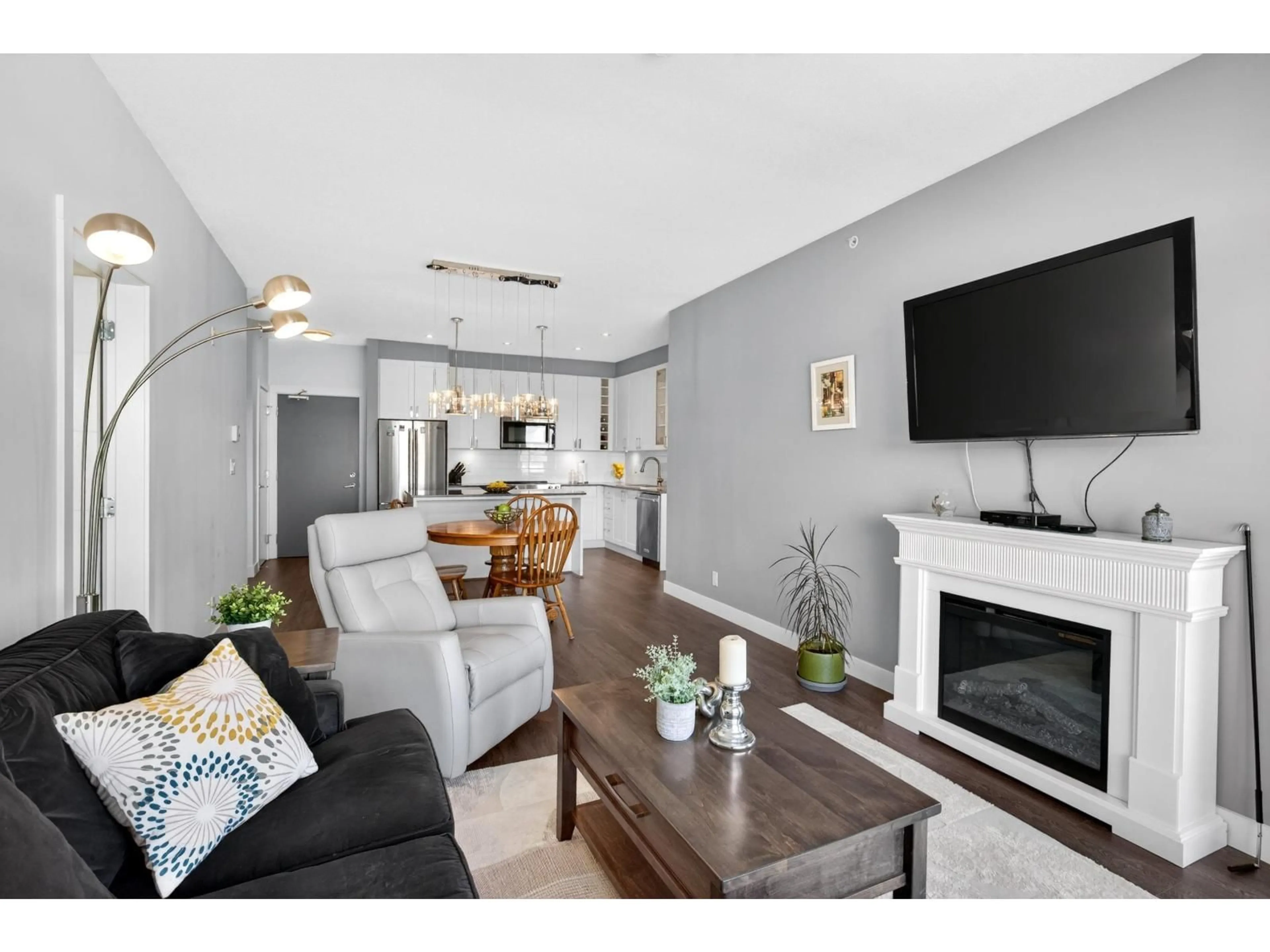 Living room with furniture, wood/laminate floor for 406 - 16380 64 AVENUE, Surrey British Columbia V3S6X6
