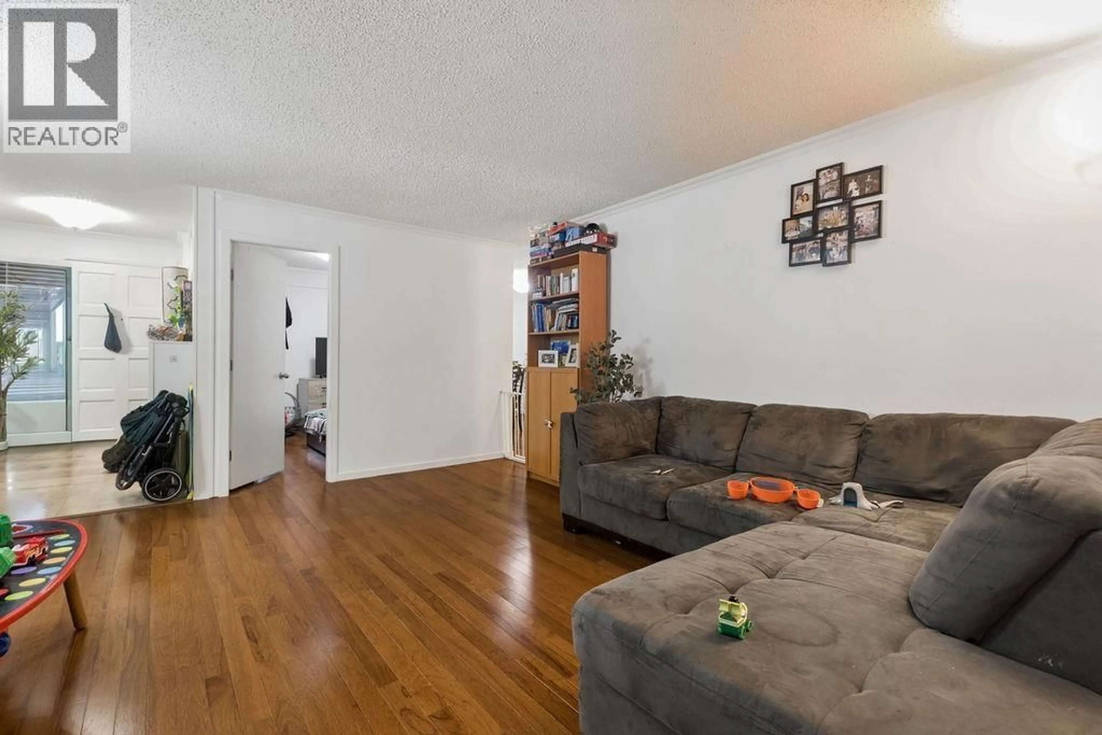 Living room with furniture, wood/laminate floor for 211 - 444 49TH AVENUE, Vancouver British Columbia V5Y3V4