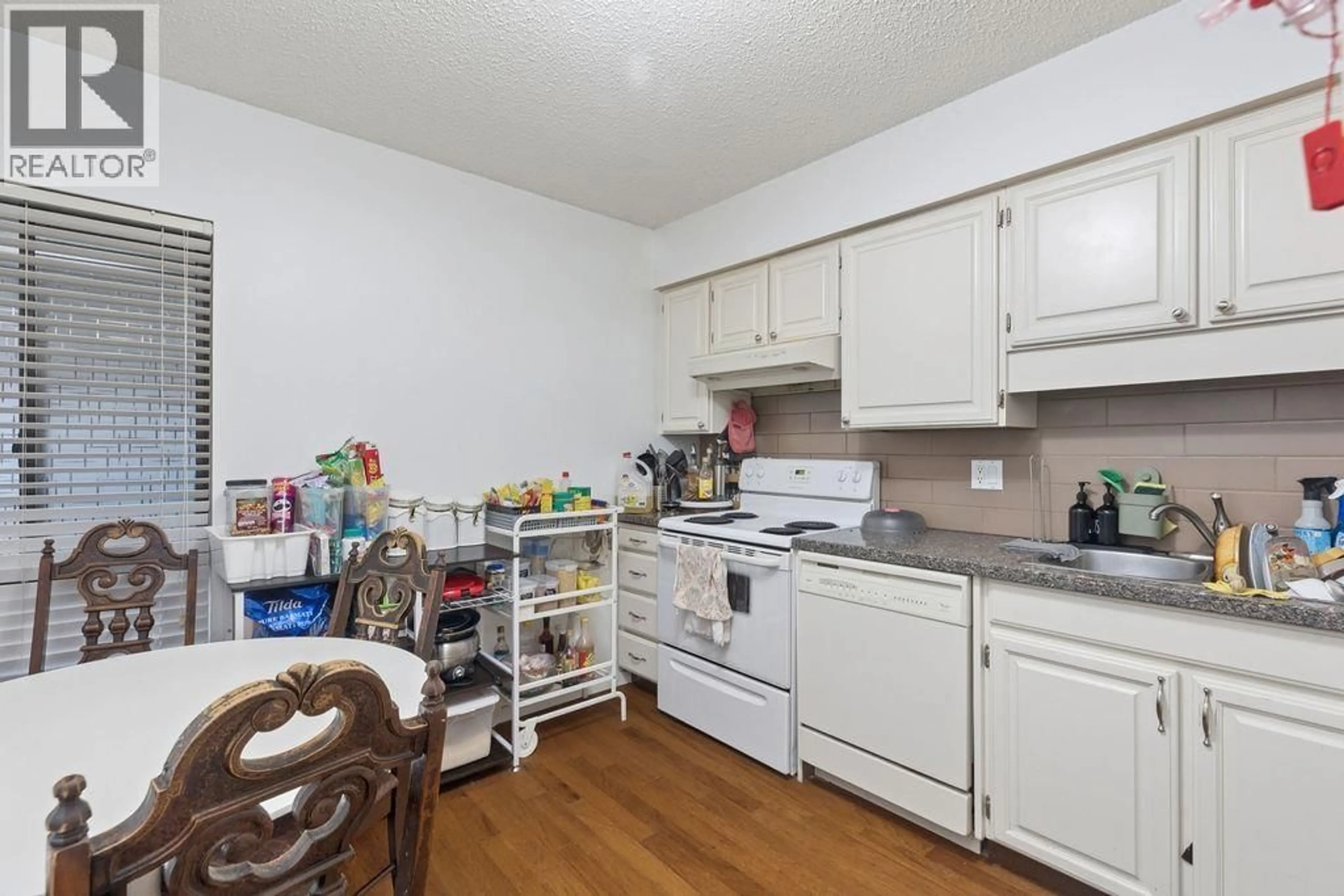 Standard kitchen, unknown for 211 - 444 49TH AVENUE, Vancouver British Columbia V5Y3V4