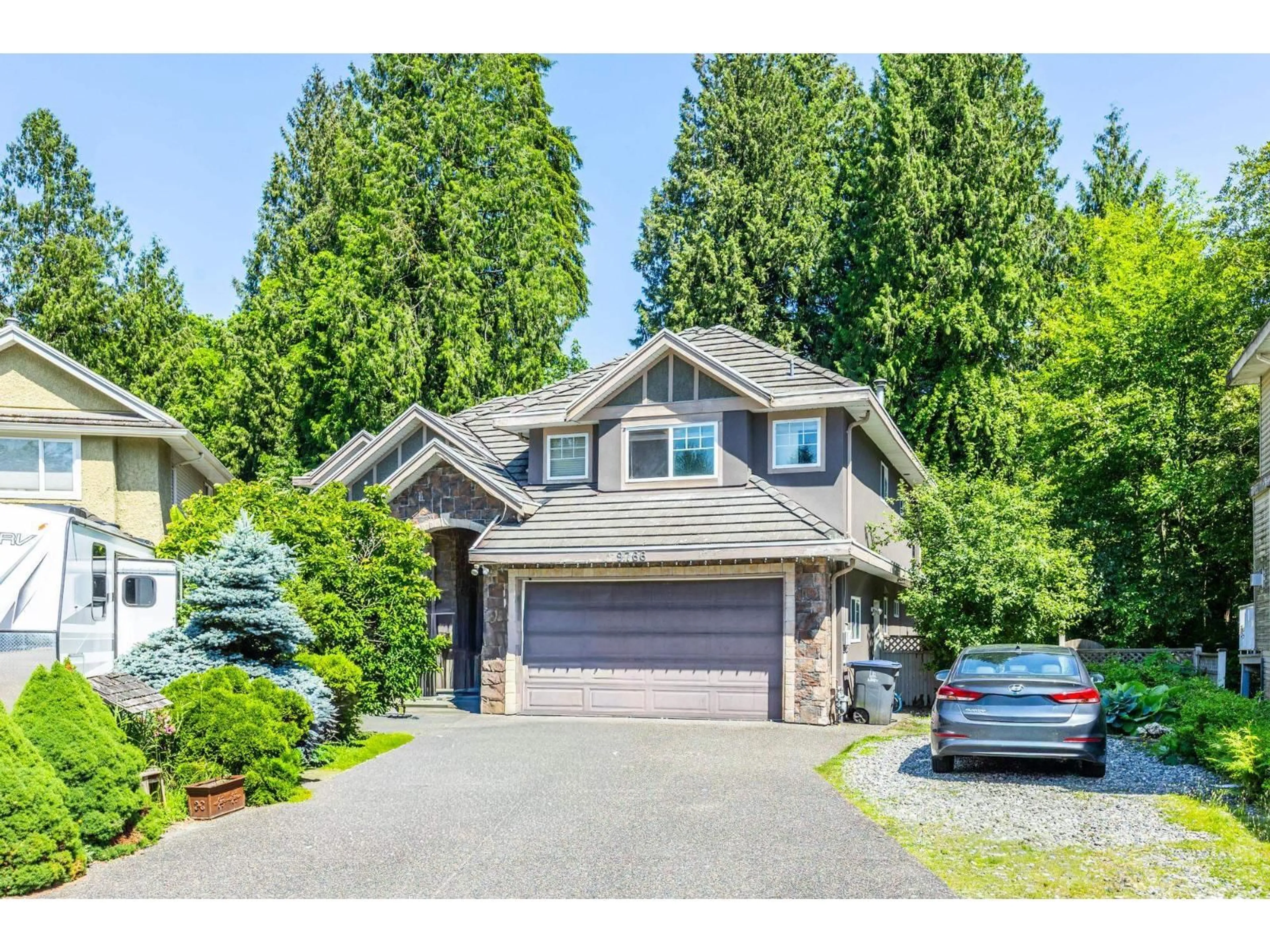 A pic from outside/outdoor area/front of a property/back of a property/a pic from drone, street for 9766 160A STREET, Surrey British Columbia V4N5M1
