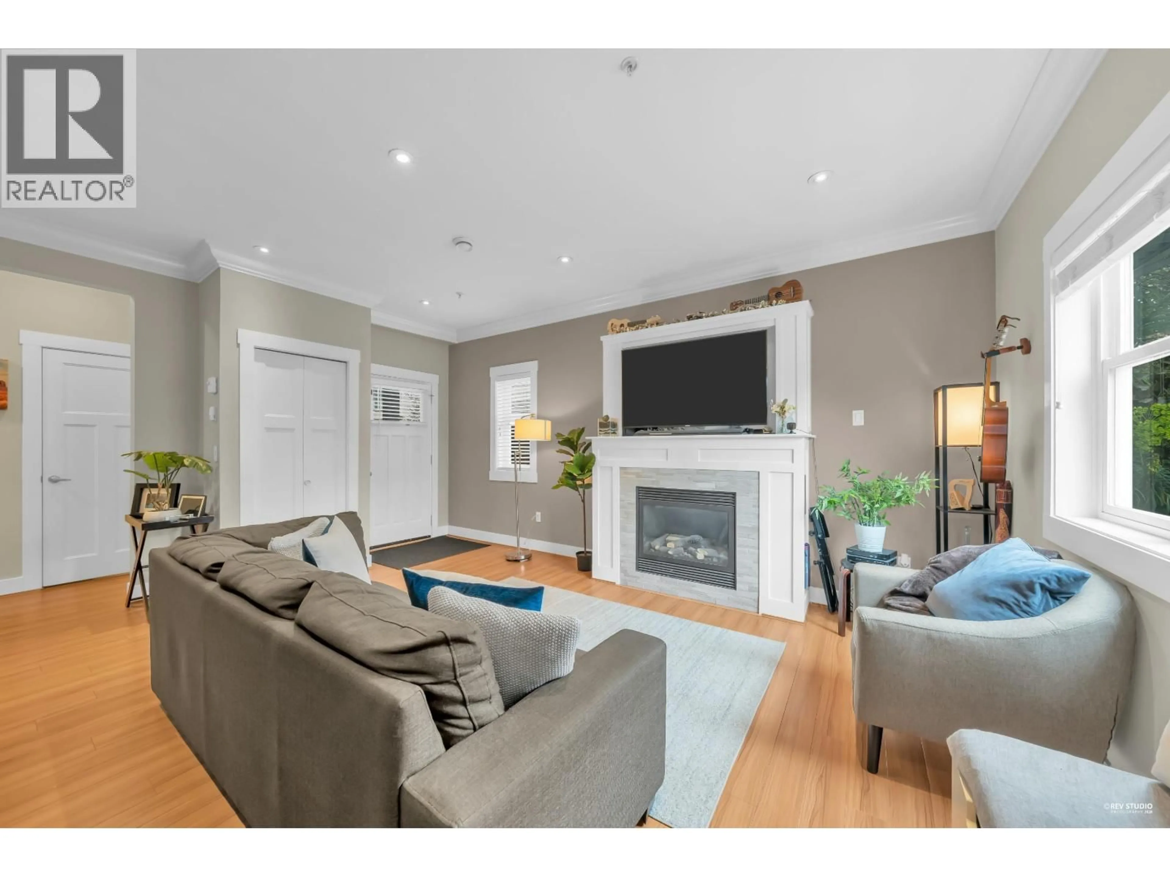 Living room with furniture, unknown for 723 12TH AVENUE, Vancouver British Columbia V5T2J1