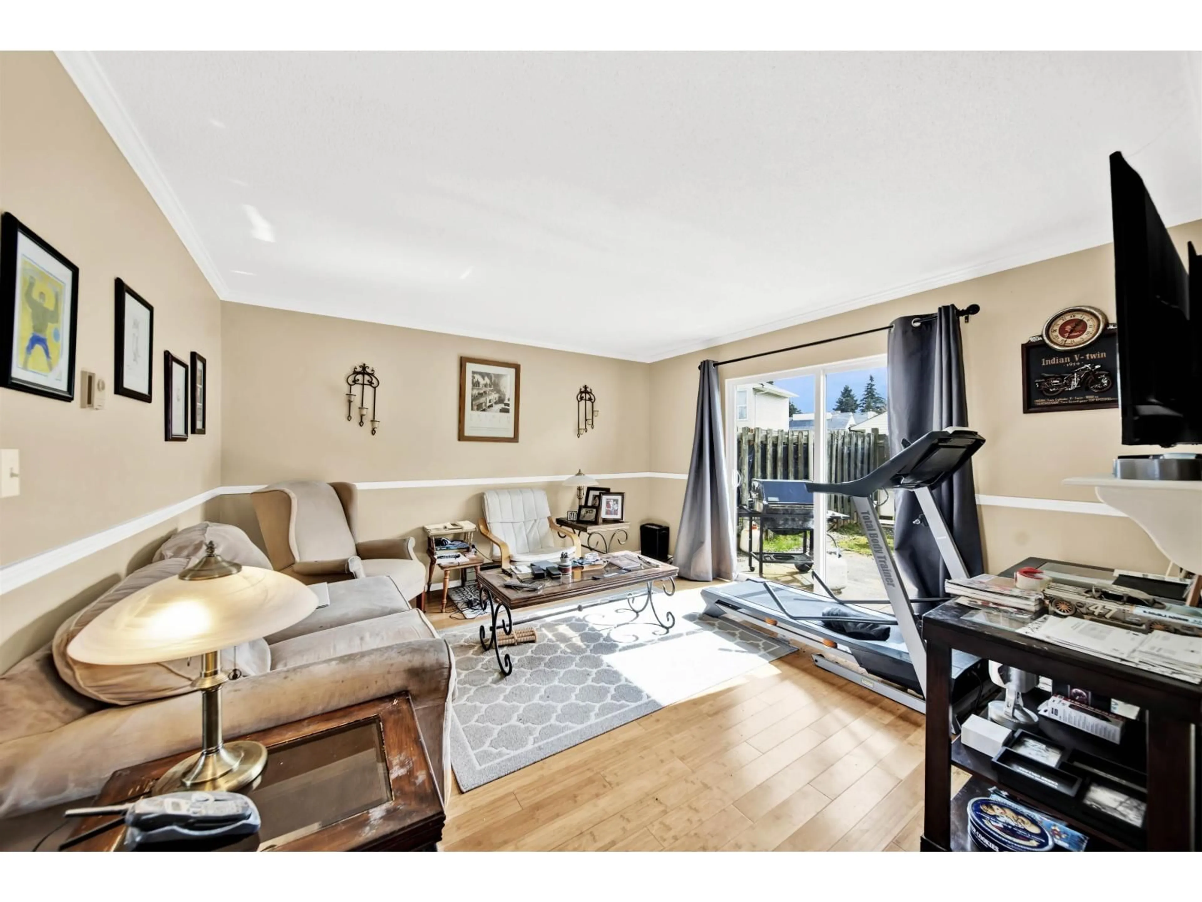 Living room with furniture, wood/laminate floor for 195 - 32550 MACLURE ROAD, Abbotsford British Columbia V2T4N3