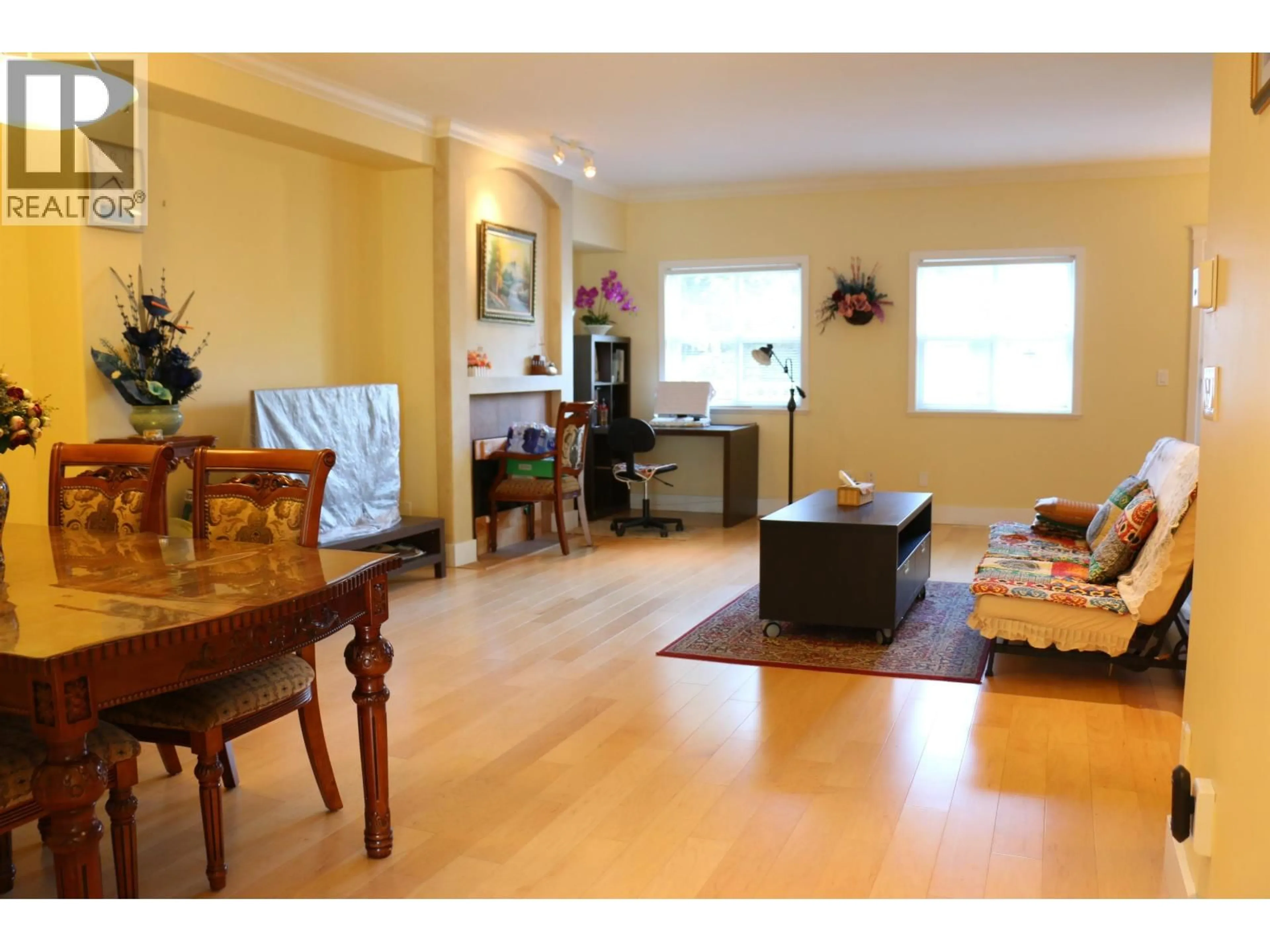 Living room with furniture, wood/laminate floor for 3 - 7833 ST. ALBANS ROAD, Richmond British Columbia V6Y2K8