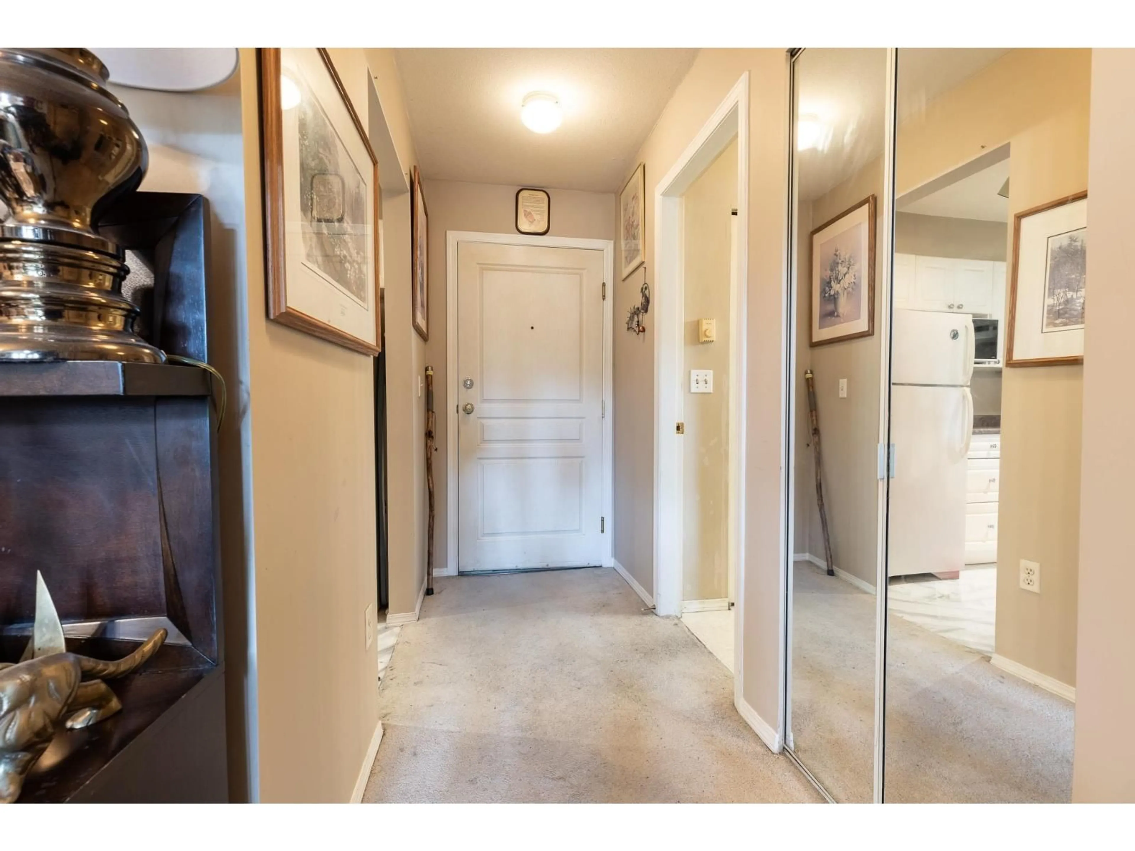 Indoor entryway for 427 - 9979 140 STREET, Surrey British Columbia V3T5W2