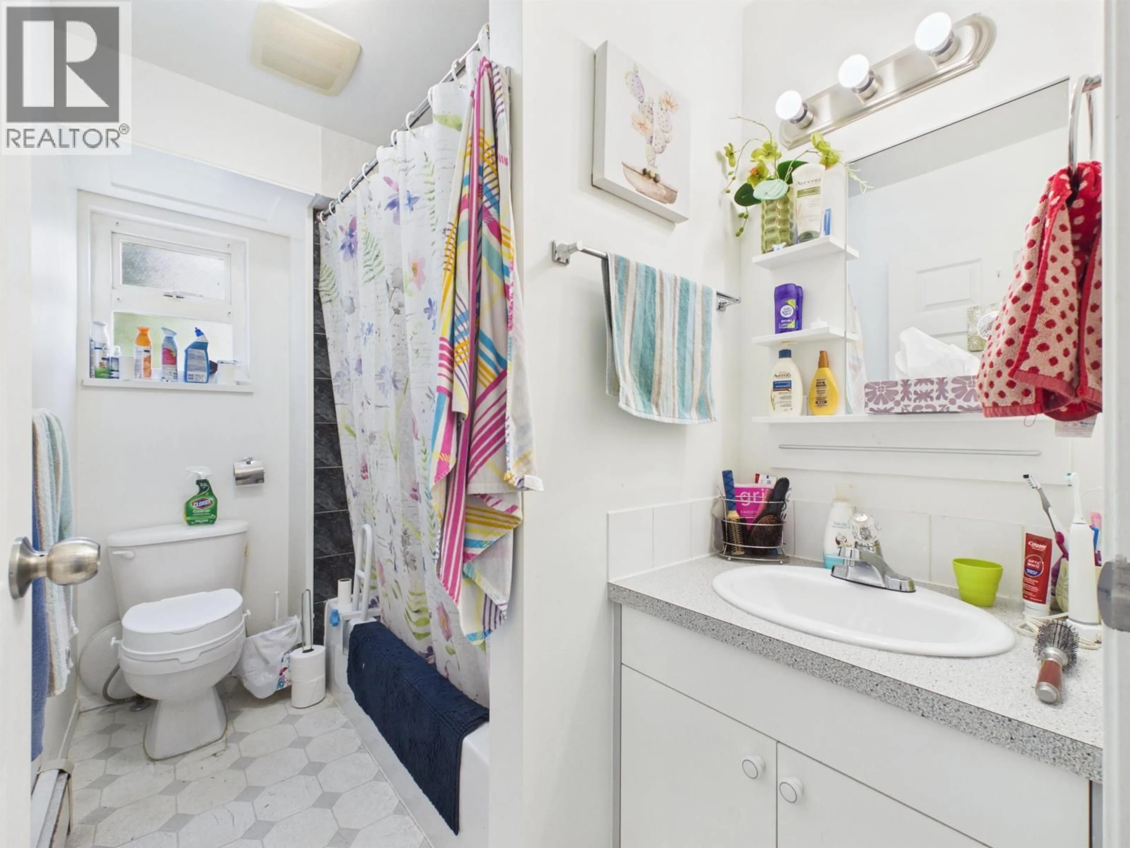 Standard bathroom, ceramic/tile floor for 1150 HOWSE PLACE, Coquitlam British Columbia V3K5V7