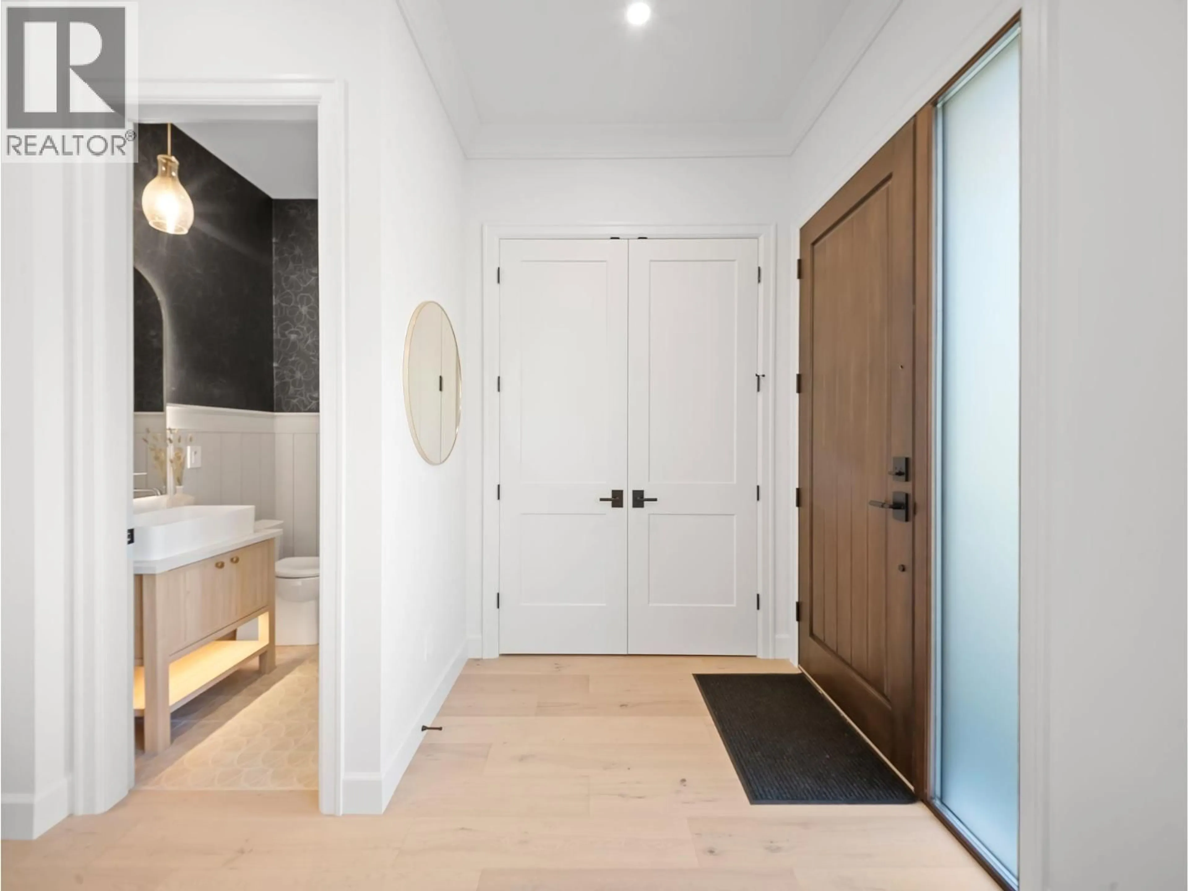 Indoor entryway for 1 - 3786 PETER STREET, Burnaby British Columbia V5J1N4