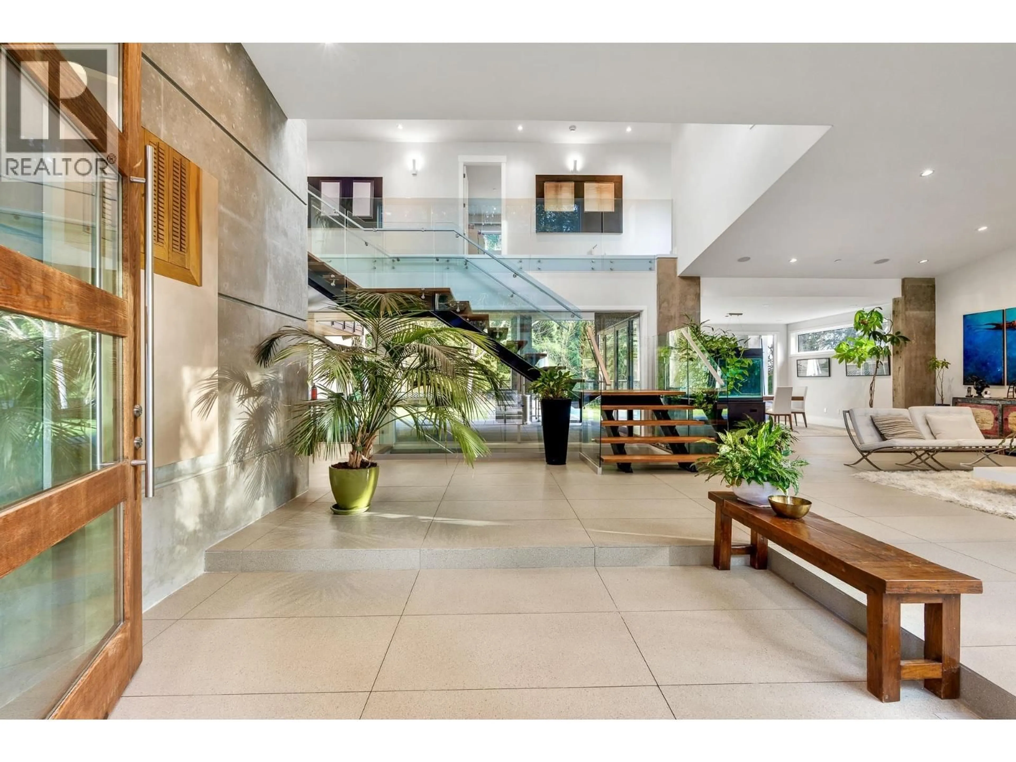 Indoor foyer for 388 HIDHURST PLACE, West Vancouver British Columbia V7S1K1