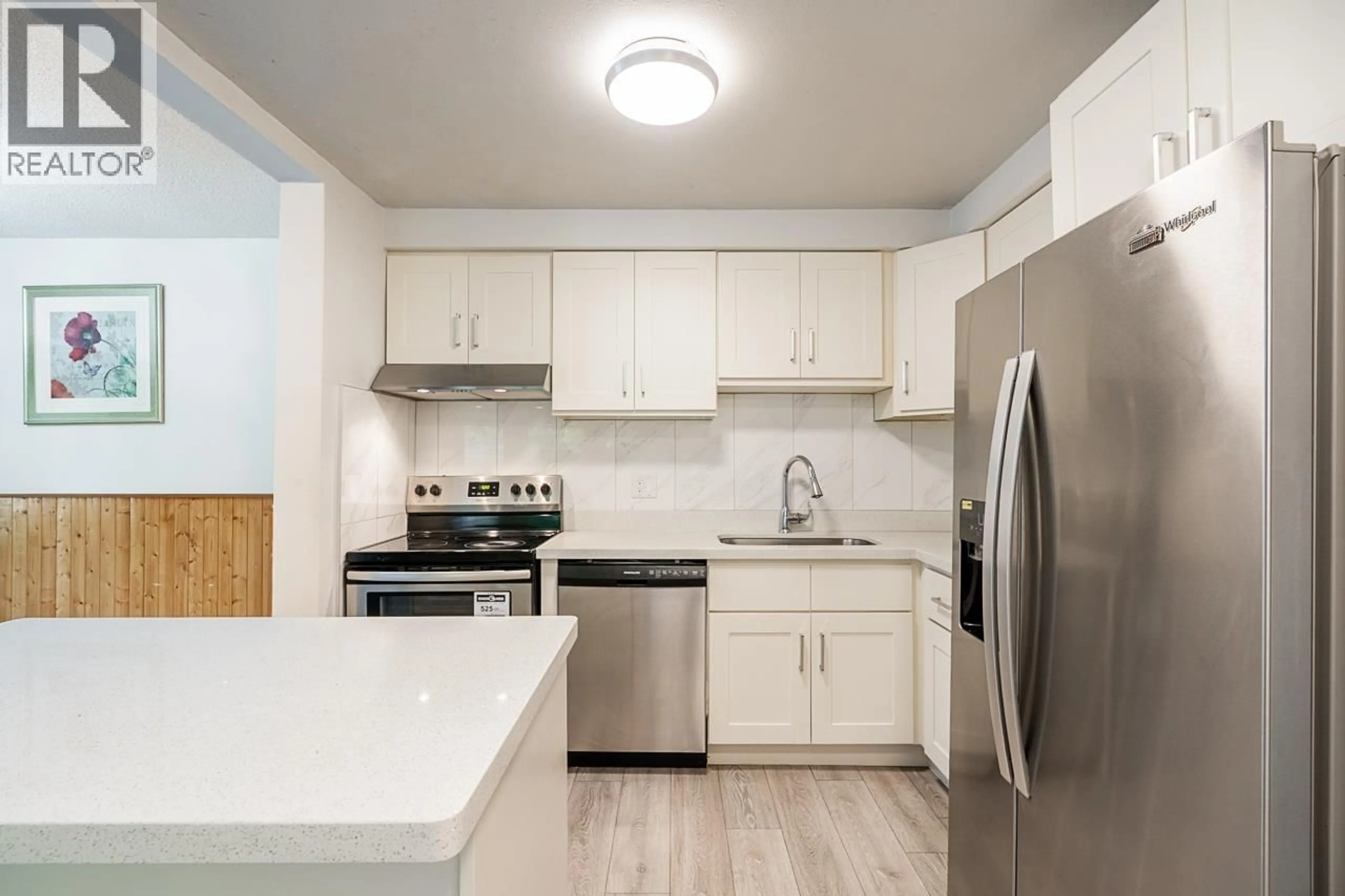 Standard kitchen, unknown for 102 - 6105 KINGSWAY, Burnaby British Columbia V5J5C7