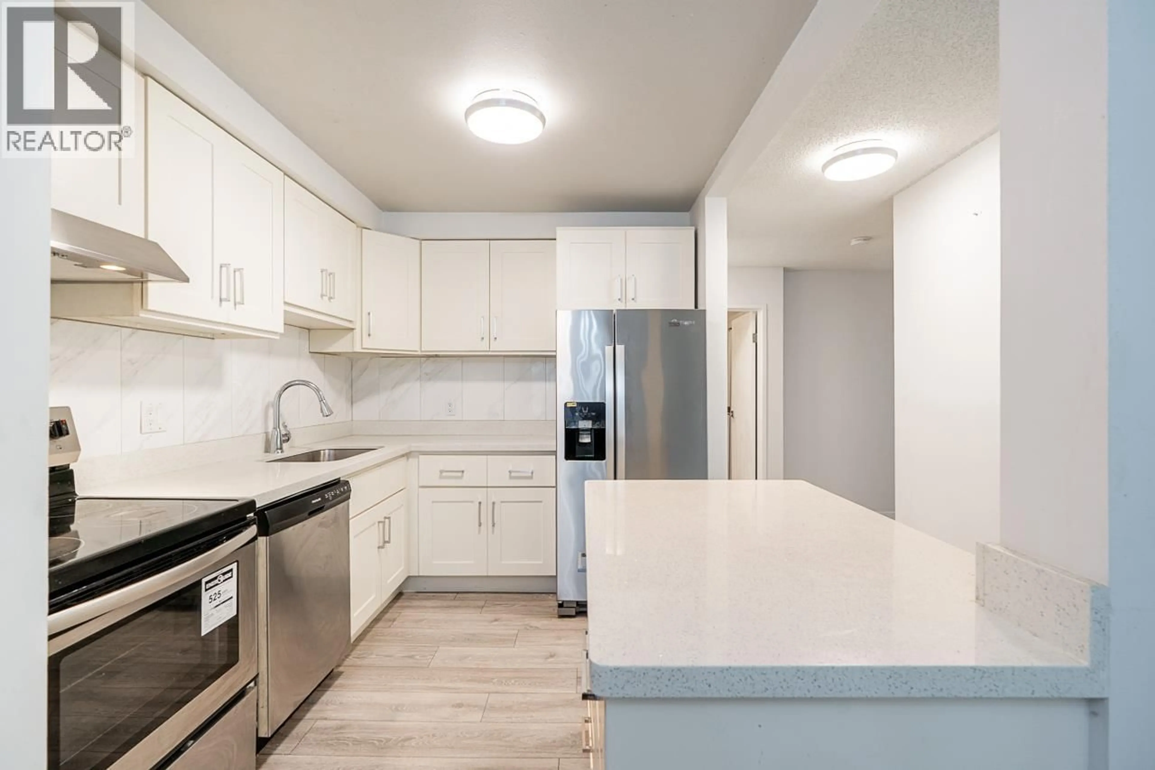 Standard kitchen, unknown for 102 - 6105 KINGSWAY, Burnaby British Columbia V5J5C7