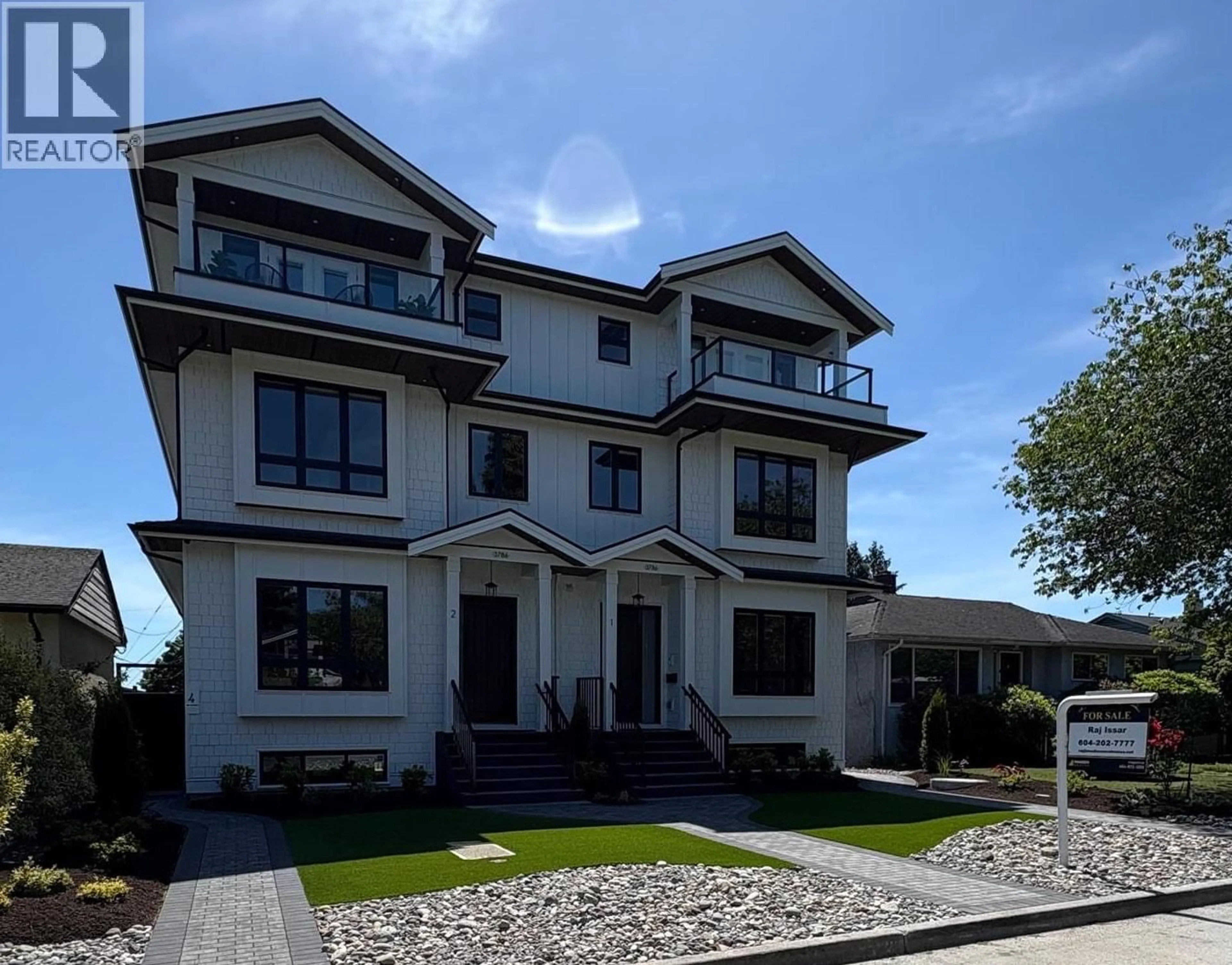 Home with vinyl exterior material, unknown for 2 - 3786 PETER STREET, Burnaby British Columbia V5J1N4