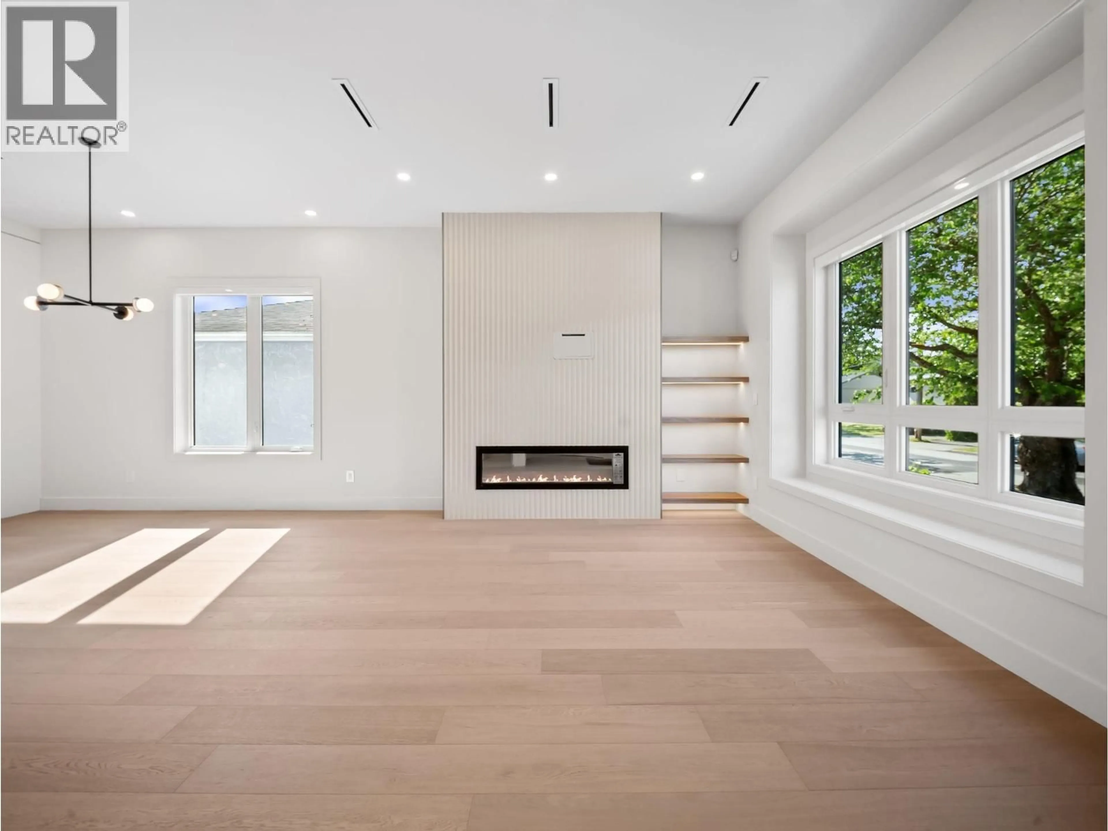 Unknown for 2 - 3786 PETER STREET, Burnaby British Columbia V5J1N4