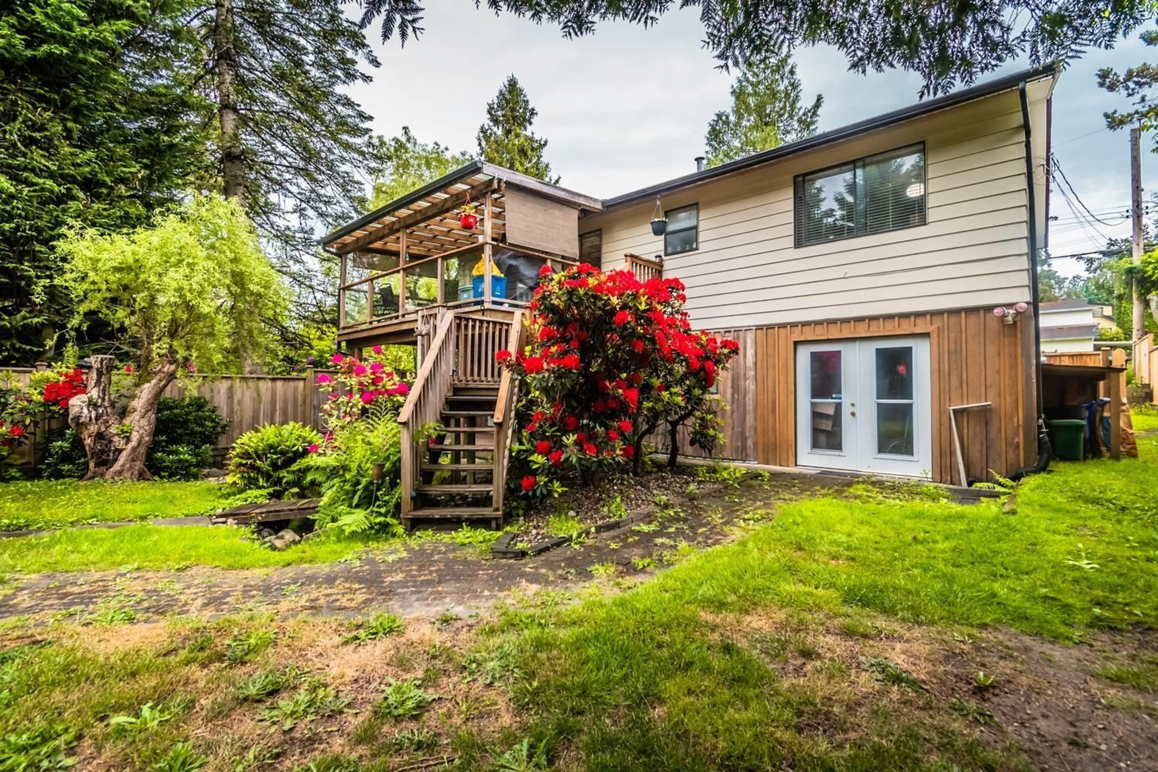 Patio, unknown for 19881 48 AVENUE, Langley British Columbia V3A3L2
