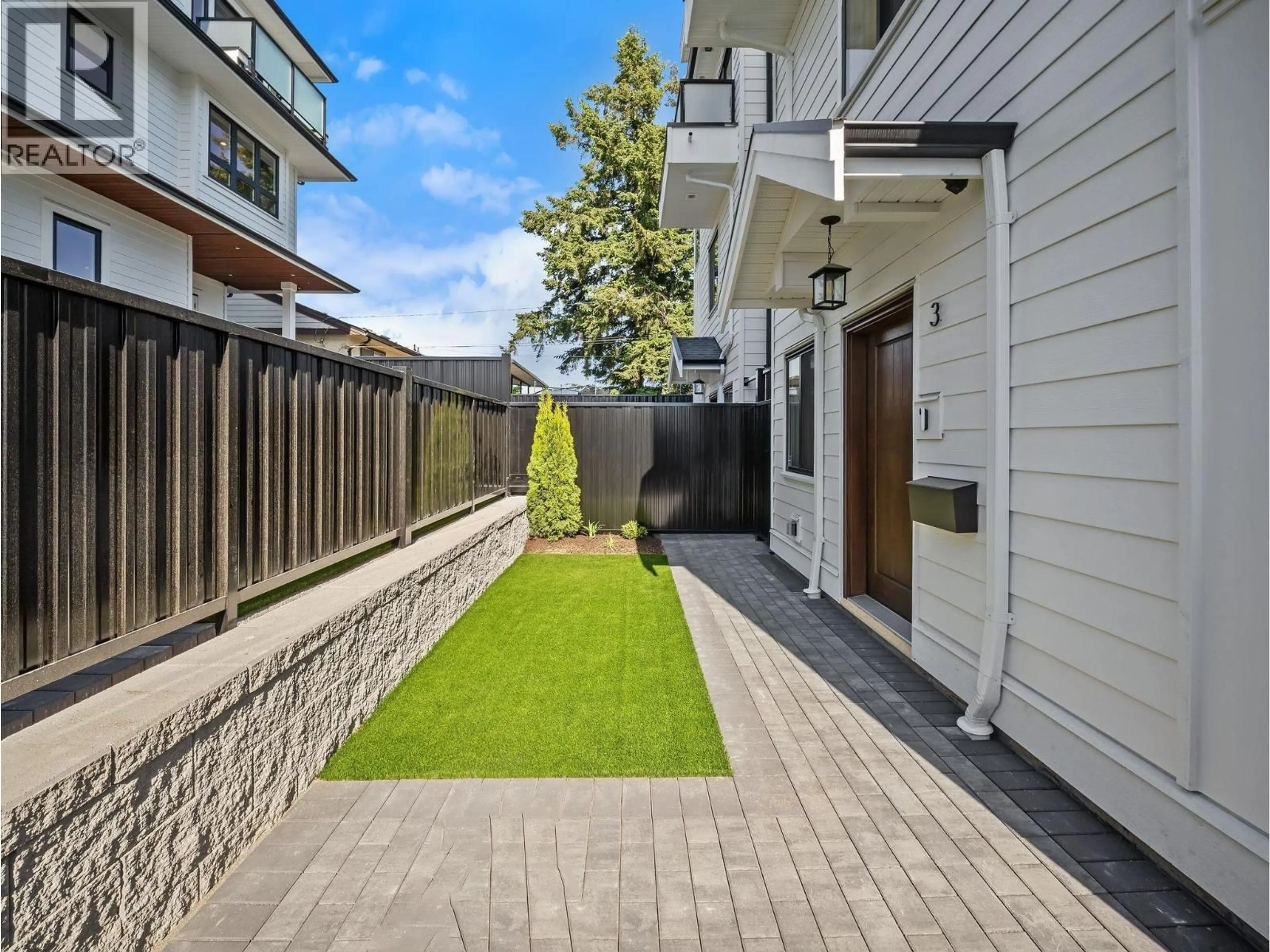 Patio, street for 3 - 3786 PETER STREET, Burnaby British Columbia V5J1N4