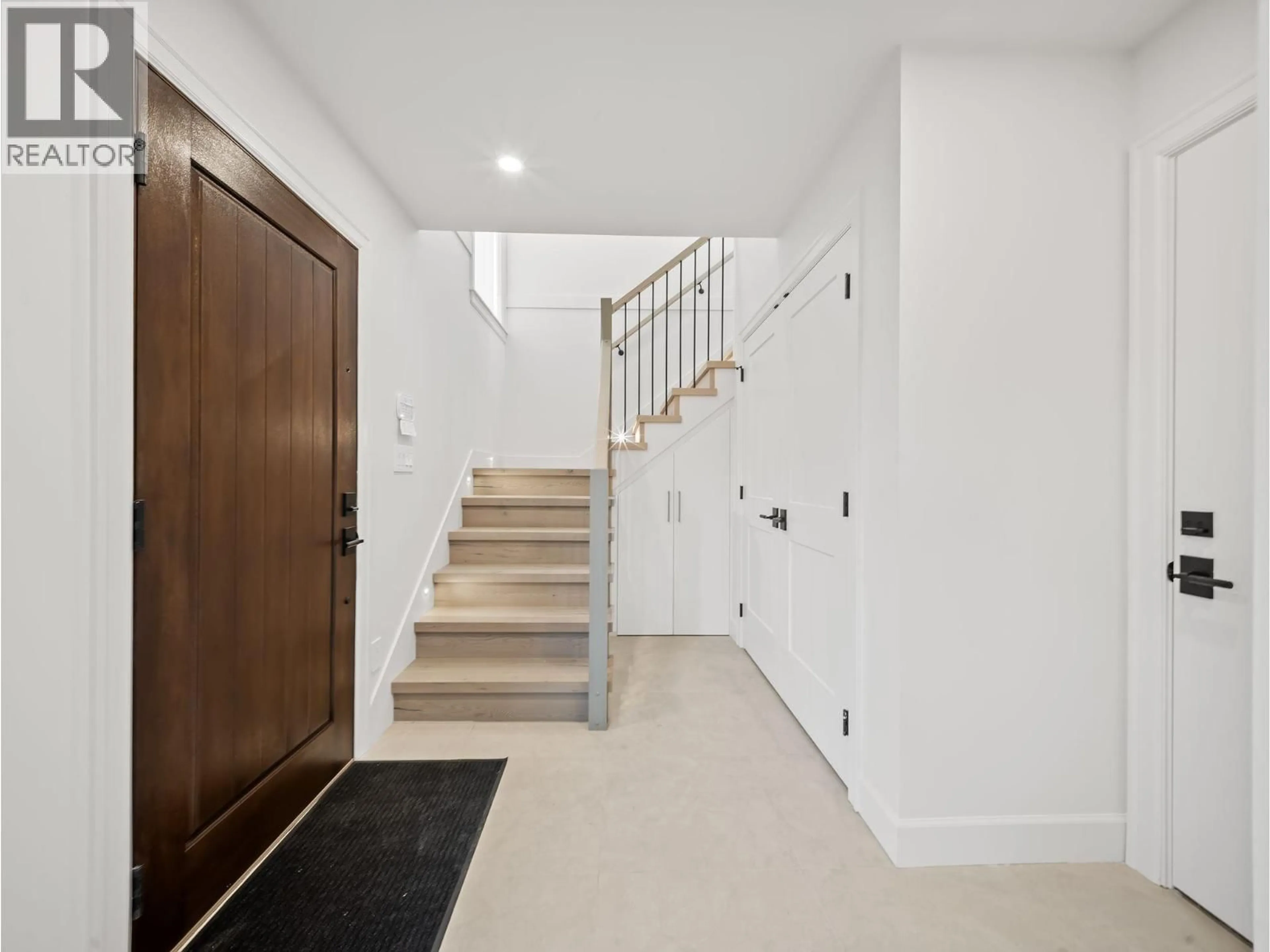 Unknown for 4 - 3786 PETER STREET, Burnaby British Columbia V5J1N4