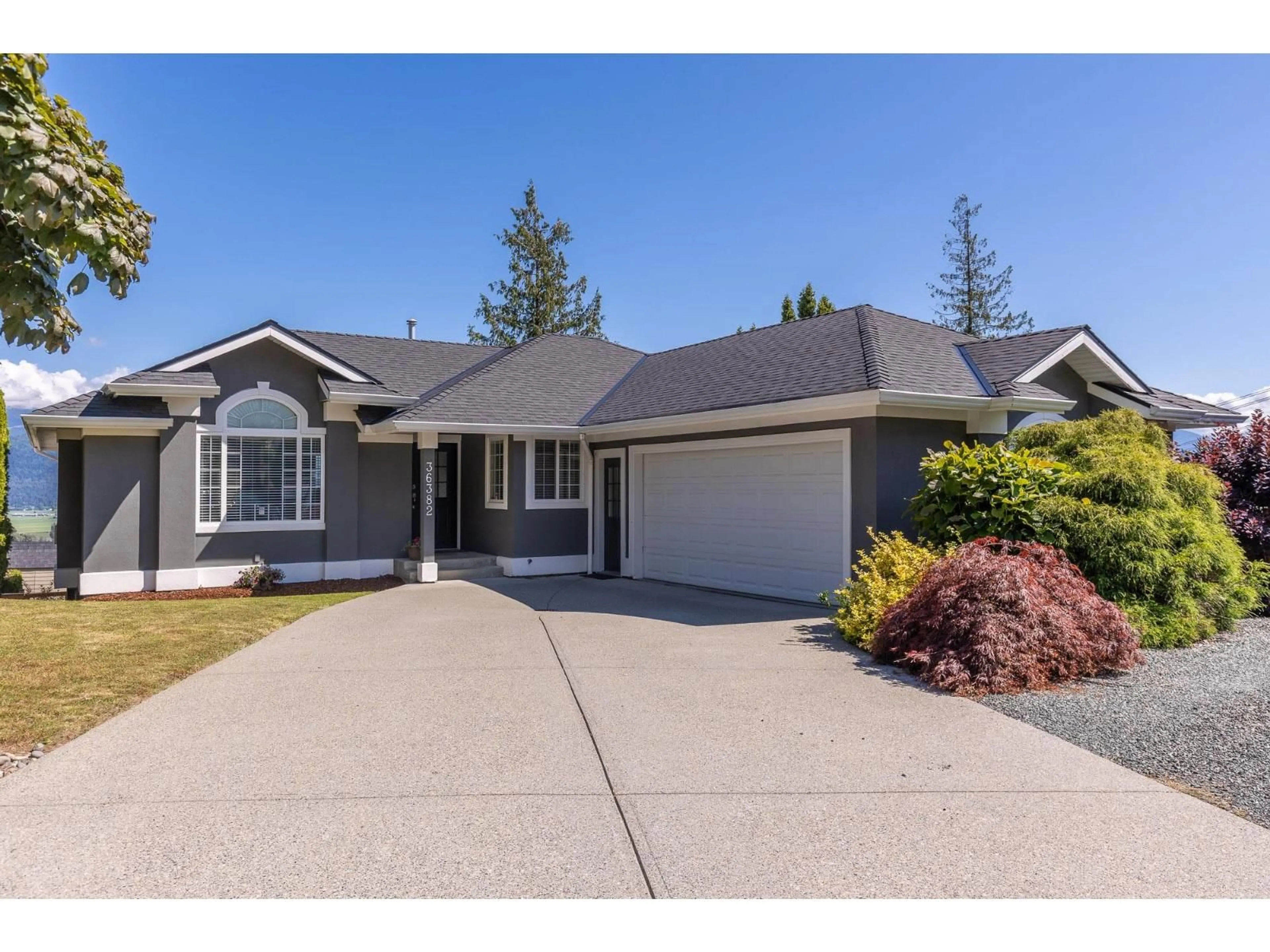 Home with vinyl exterior material, street for 36382 SANDRINGHAM DRIVE, Abbotsford British Columbia V3G2M5