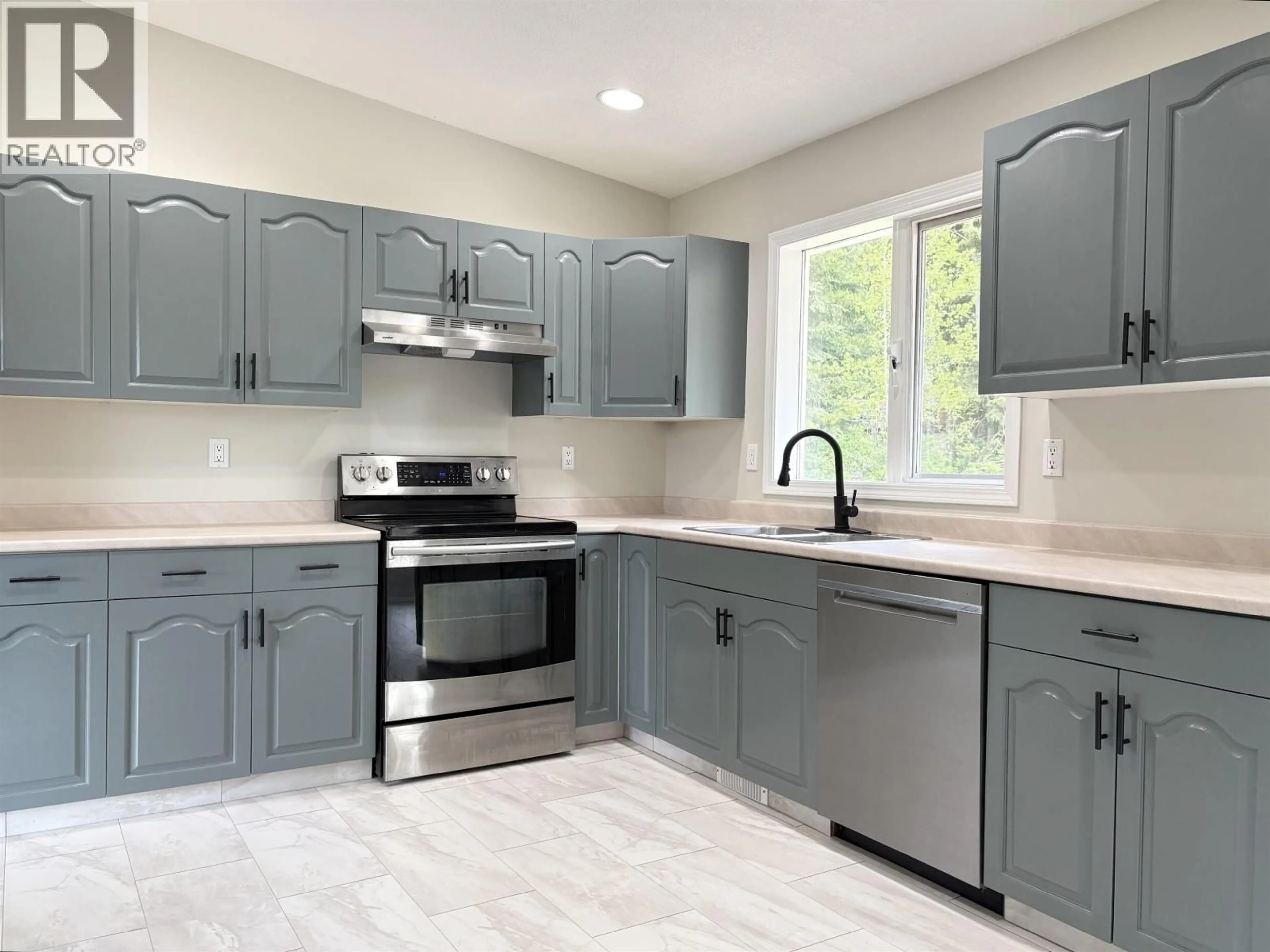 Open concept kitchen, ceramic/tile floor for 7812 THOMSPON DRIVE, Prince George British Columbia V2N5N6