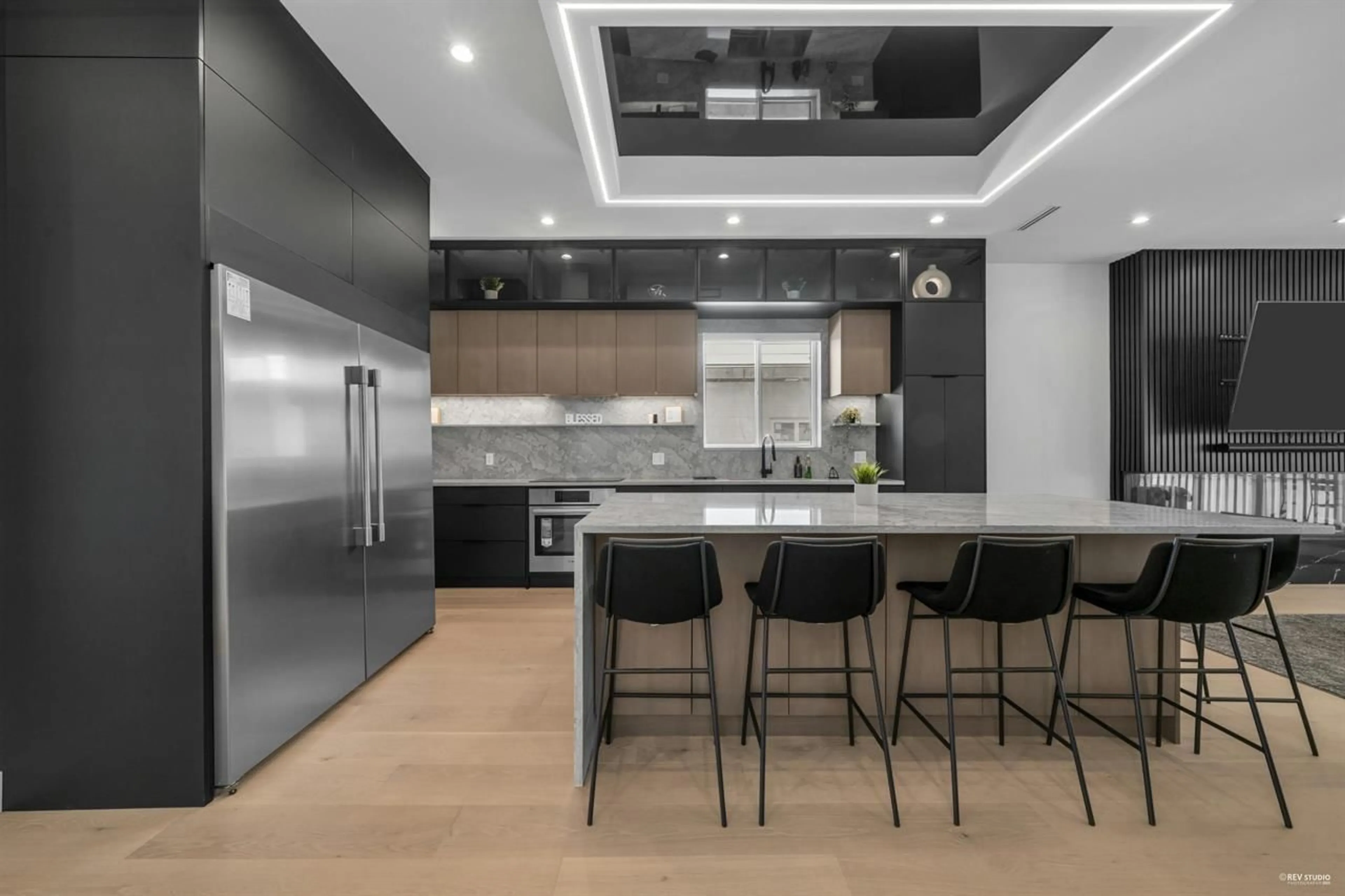 Contemporary kitchen, unknown for 11344 RIVER ROAD, Surrey British Columbia V3V2V6