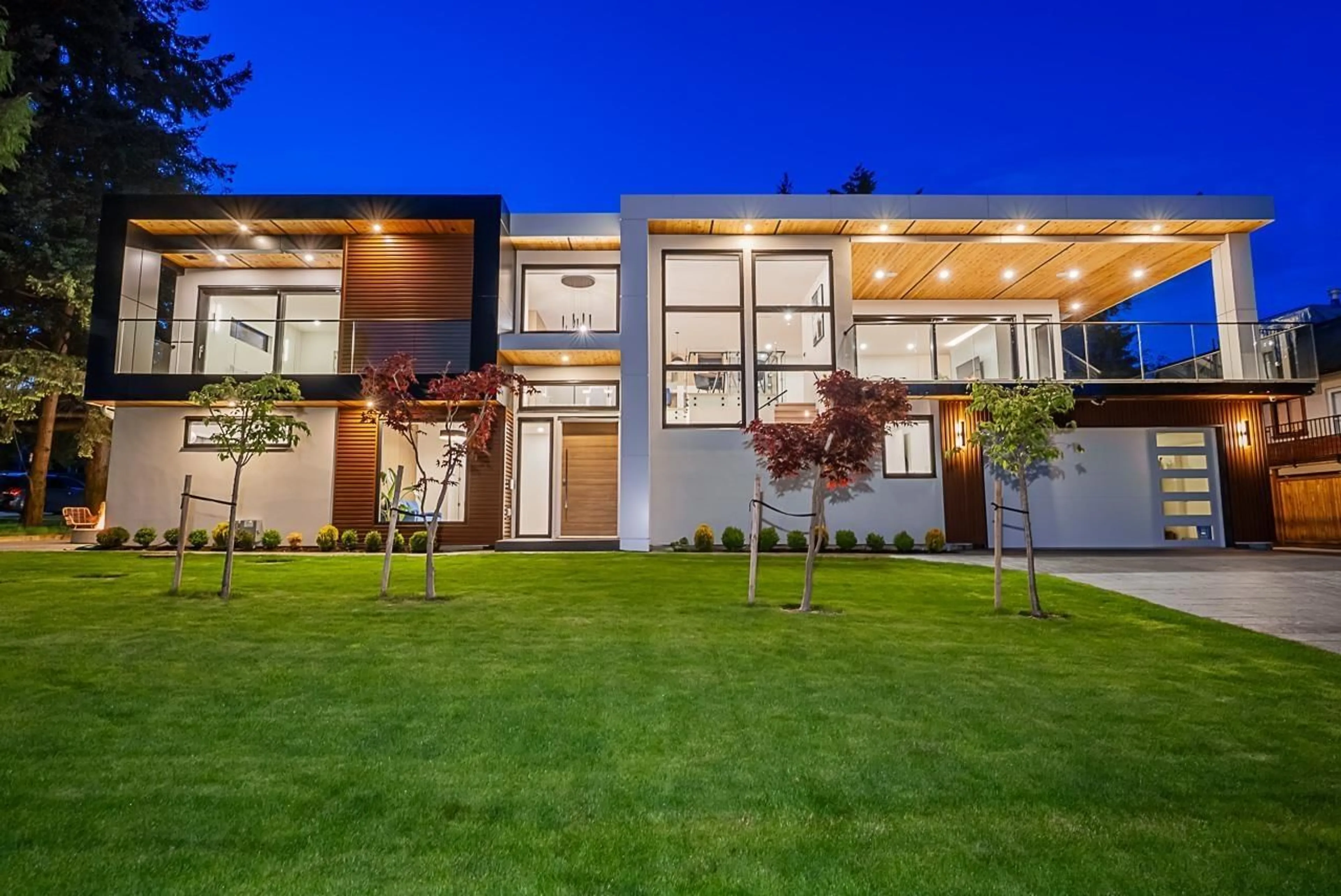 Home with brick exterior material, street for 15911 CLIFF AVENUE, White Rock British Columbia V4B1W8