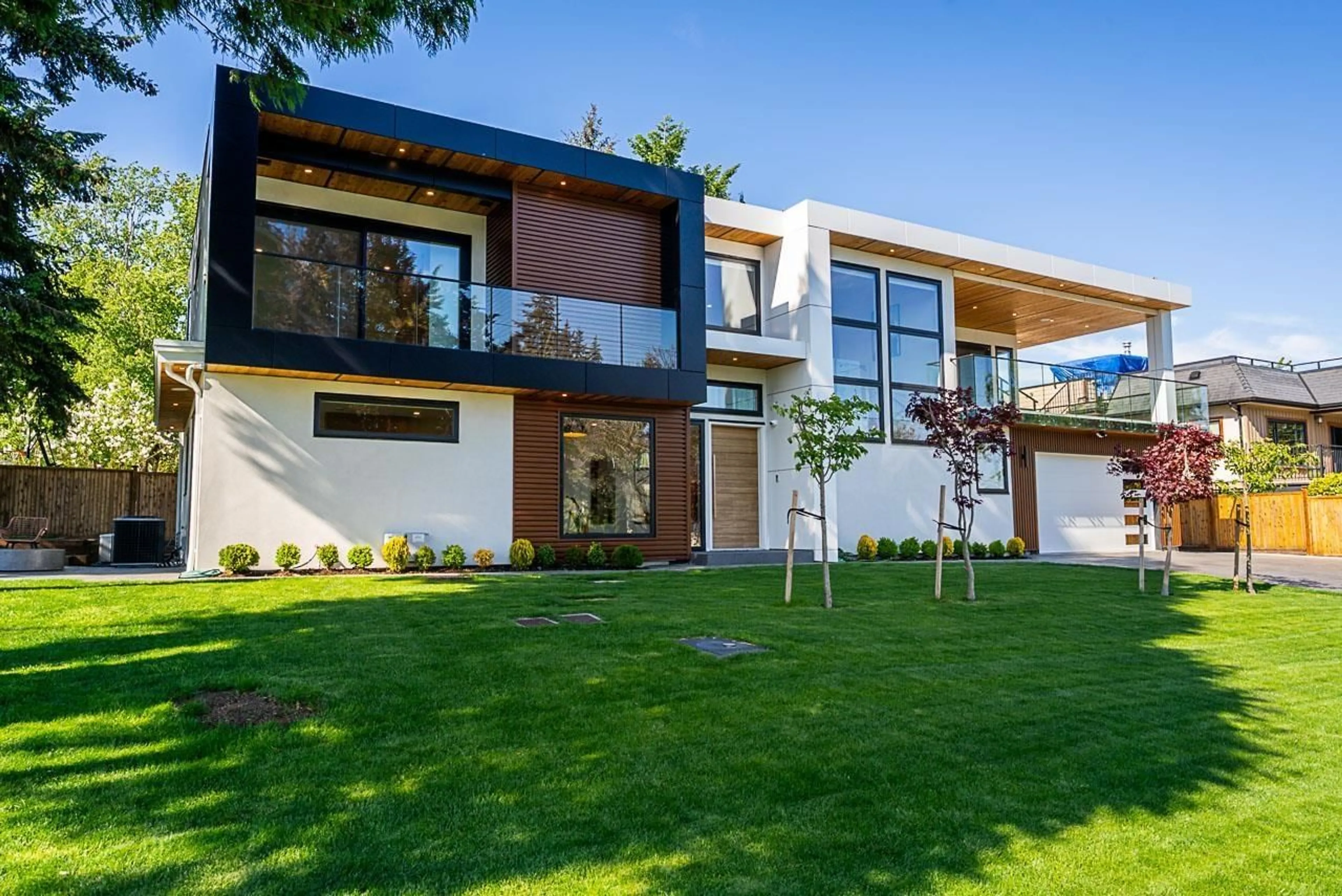 Home with brick exterior material, street for 15911 CLIFF AVENUE, White Rock British Columbia V4B1W8