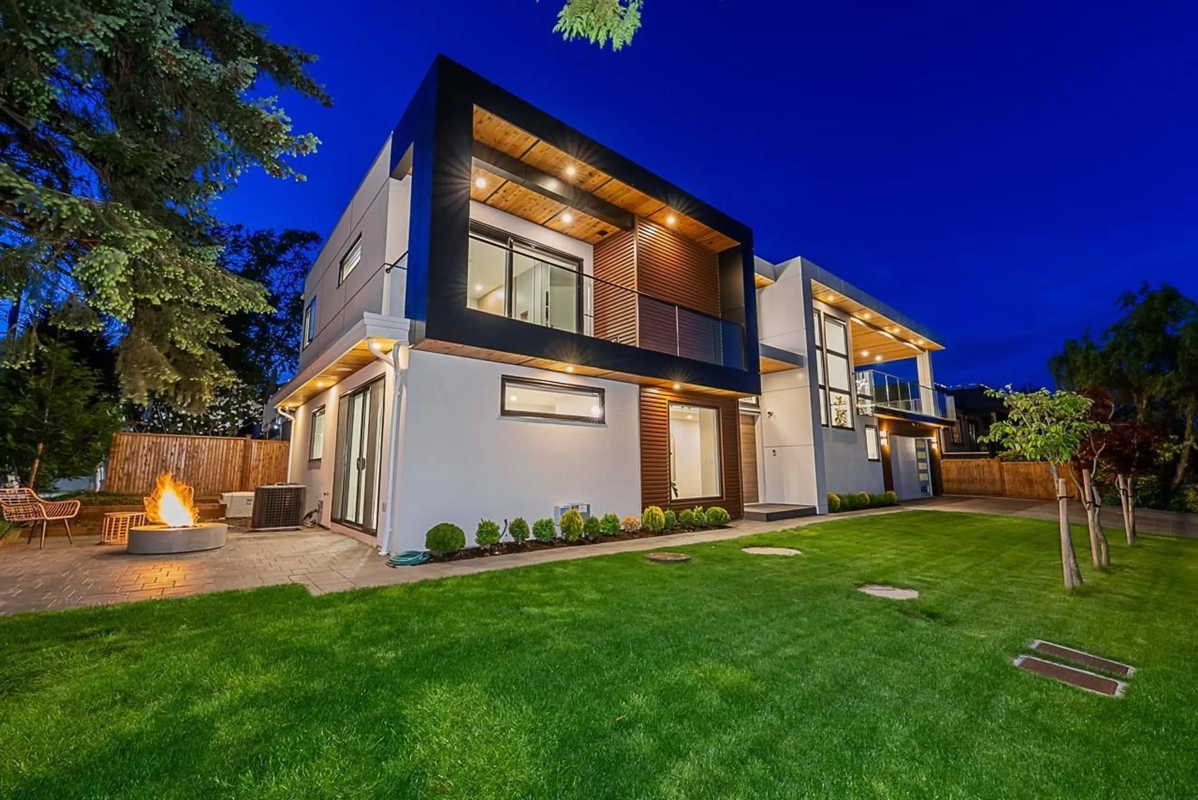 Home with brick exterior material, street for 15911 CLIFF AVENUE, White Rock British Columbia V4B1W8