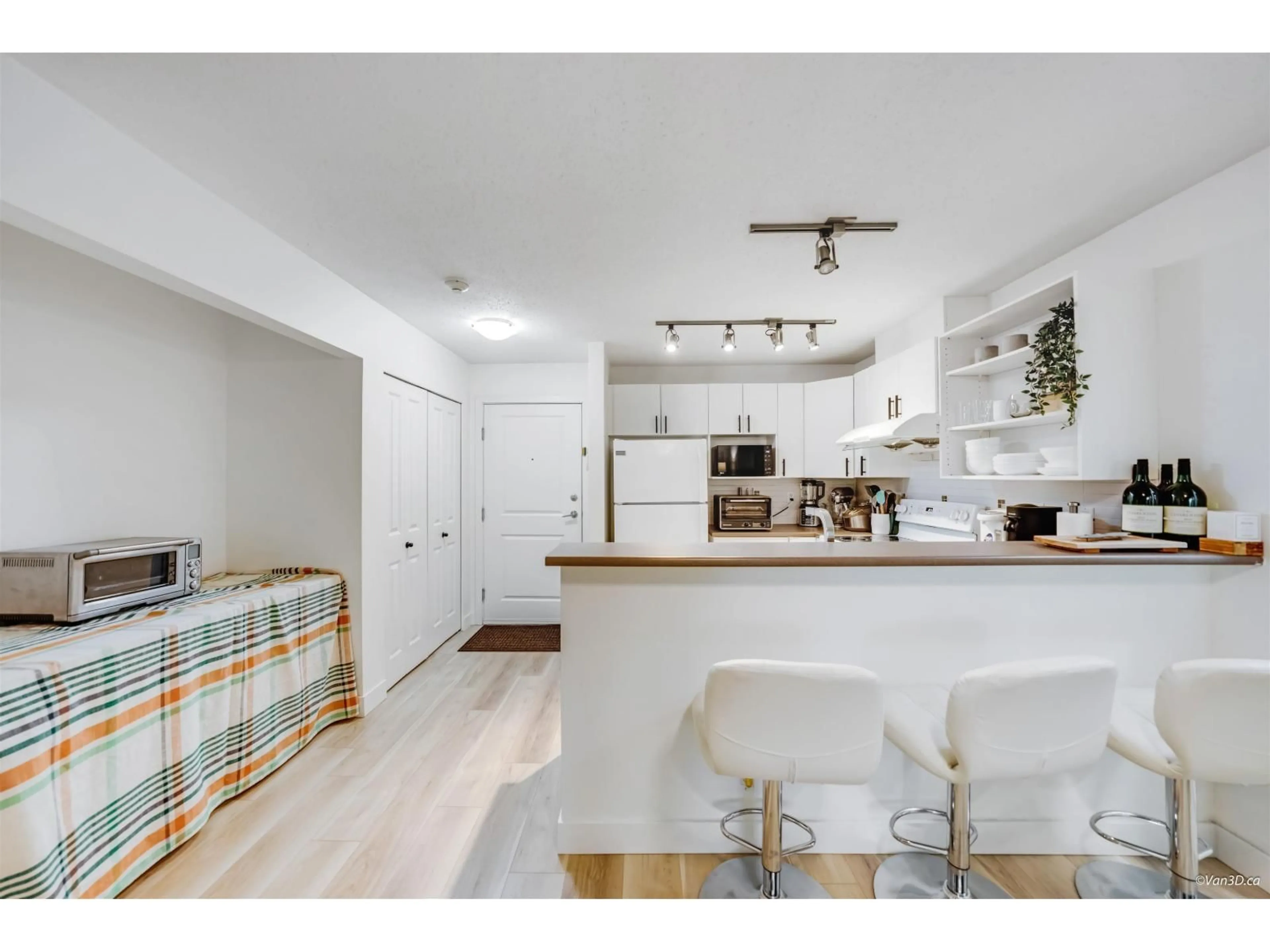 Open concept kitchen, unknown for 116 - 14885 105 AVENUE, Surrey British Columbia V3R2V6