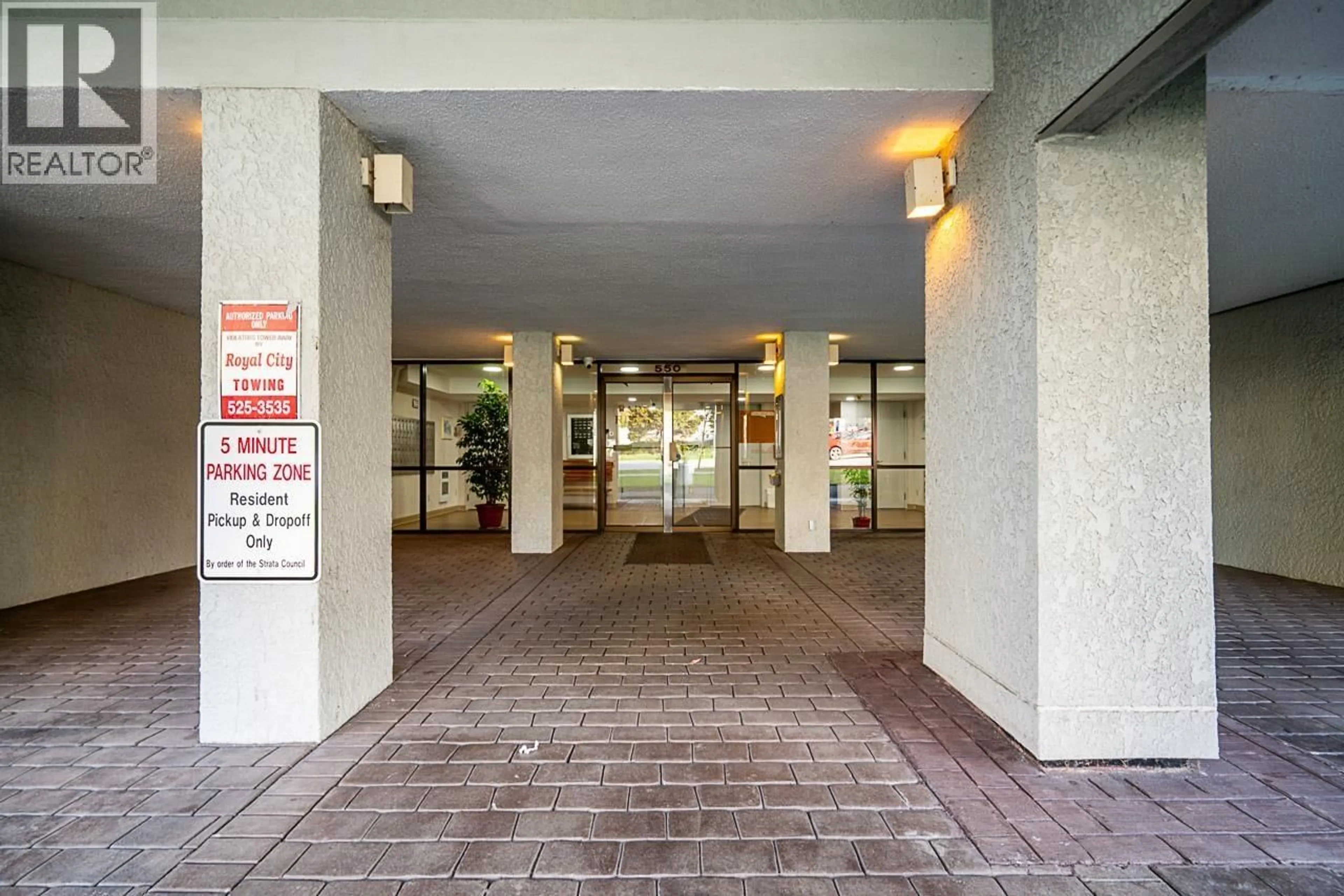 Indoor foyer for 504 - 550 EIGHTH STREET, New Westminster British Columbia V3M3R9