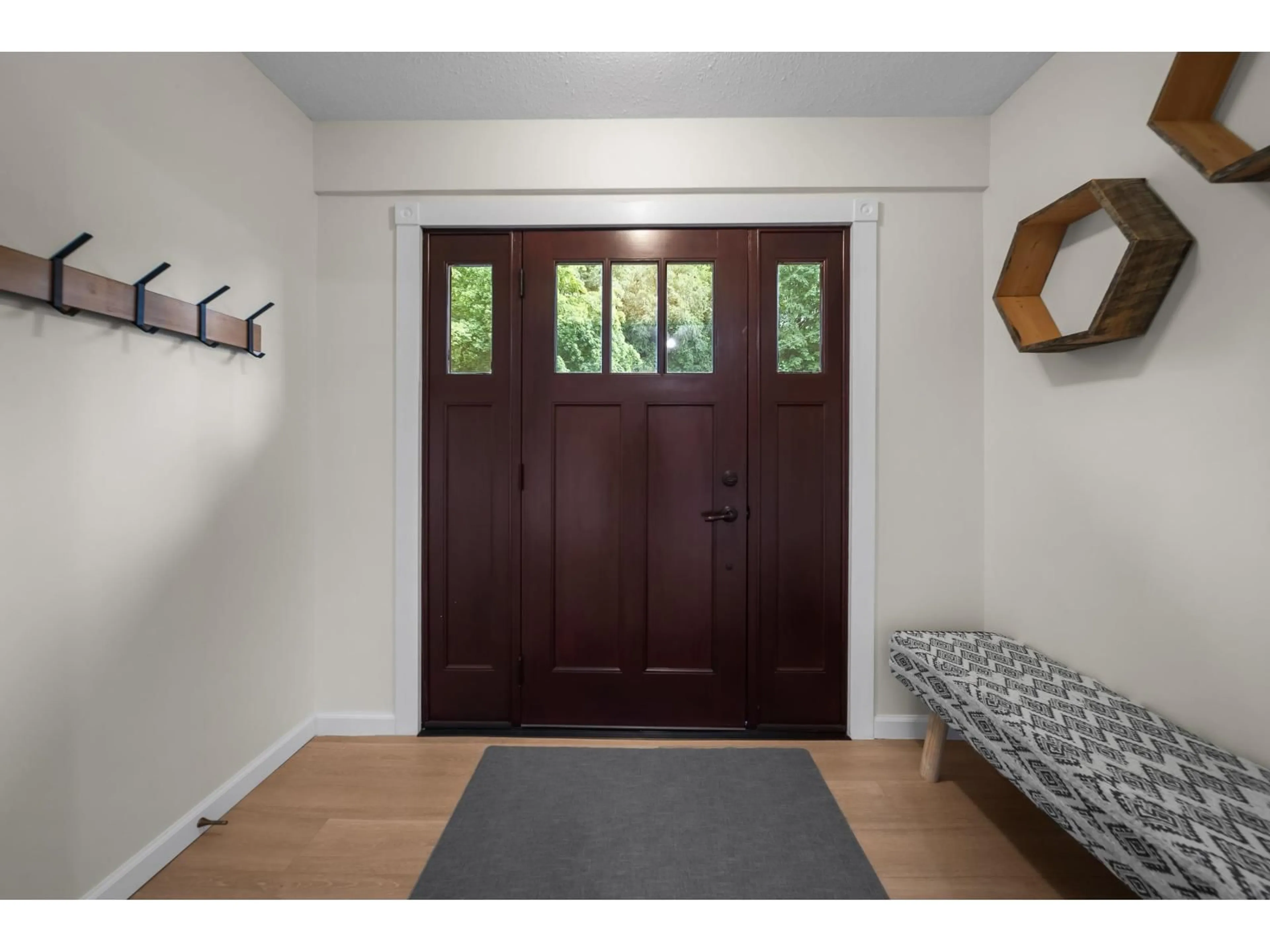 Indoor entryway for 35061 HIGH DRIVE, Abbotsford British Columbia V2S2X7