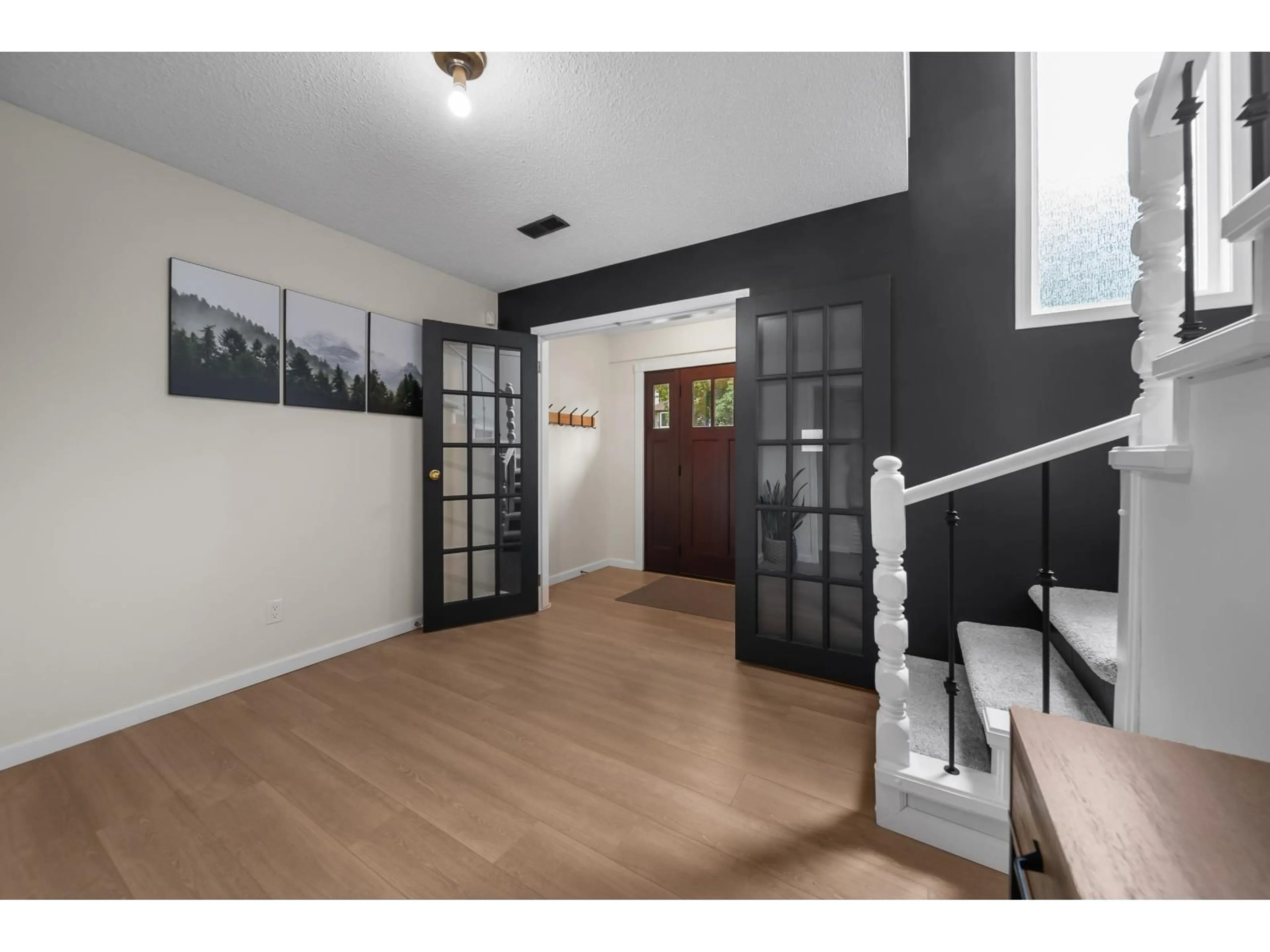 Indoor foyer for 35061 HIGH DRIVE, Abbotsford British Columbia V2S2X7