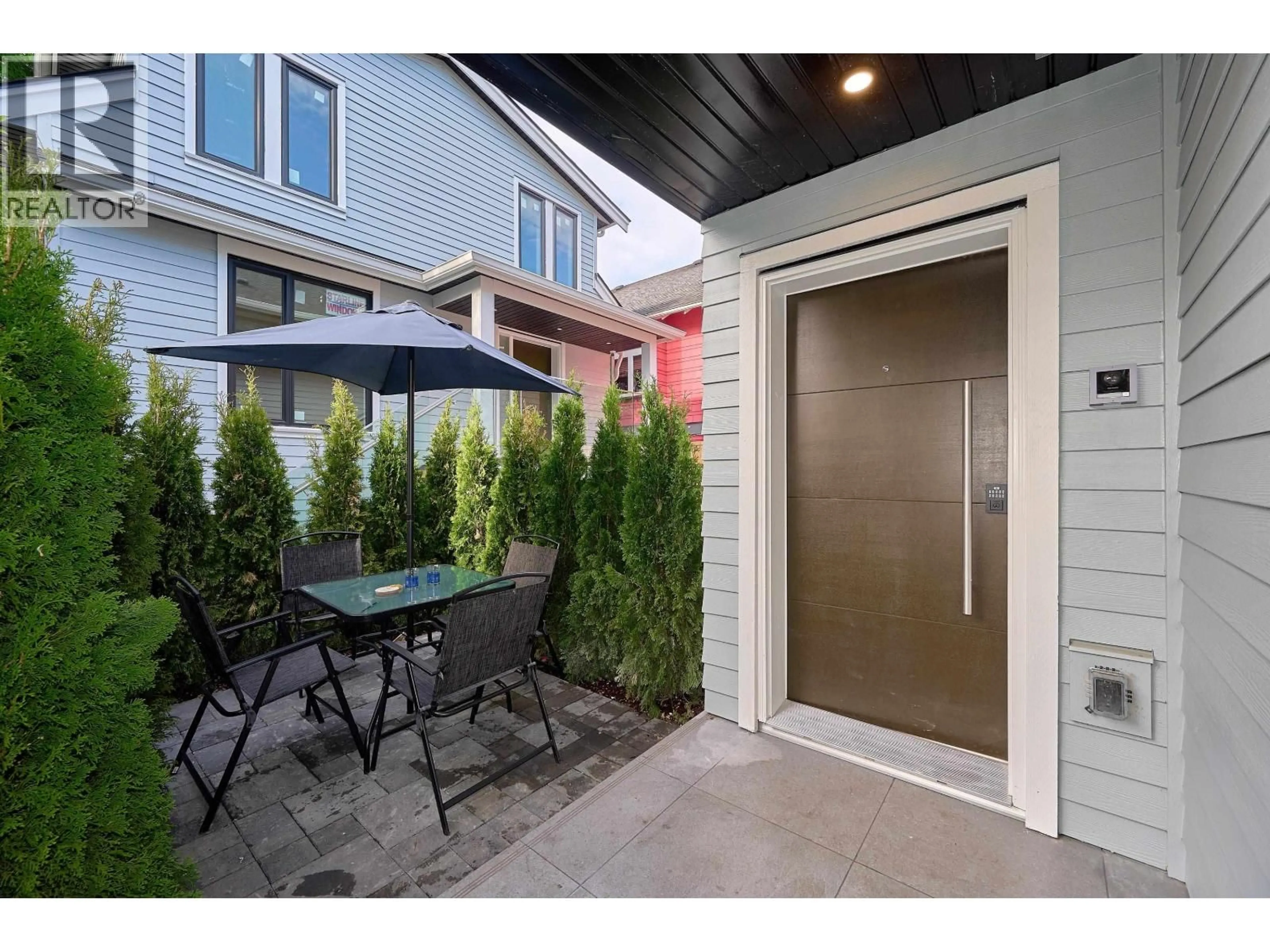 Patio, street for 3674 1ST AVENUE, Vancouver British Columbia V6R1H2