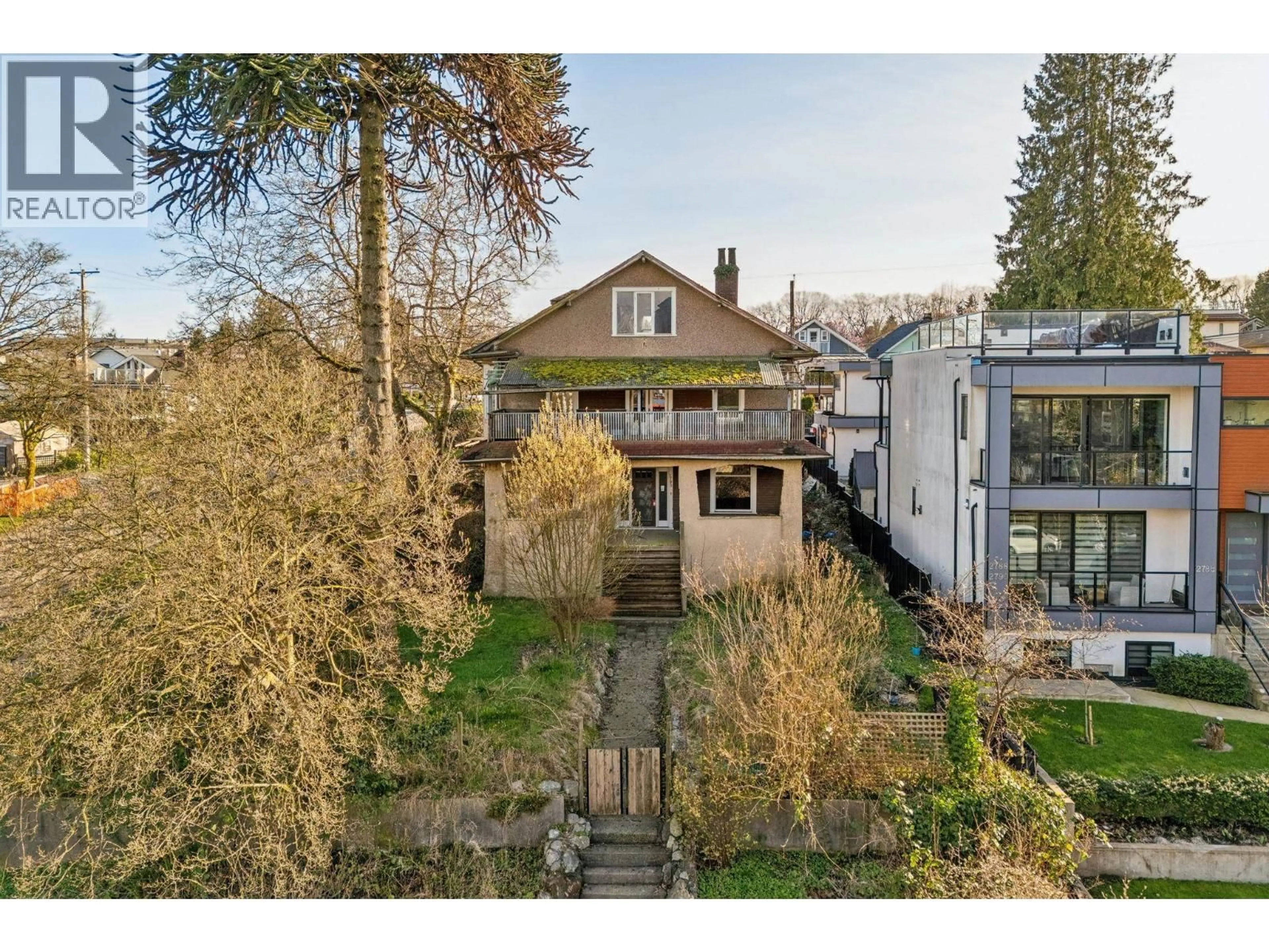 A pic from outside/outdoor area/front of a property/back of a property/a pic from drone, street for 2798 YALE STREET, Vancouver British Columbia V5K1C3